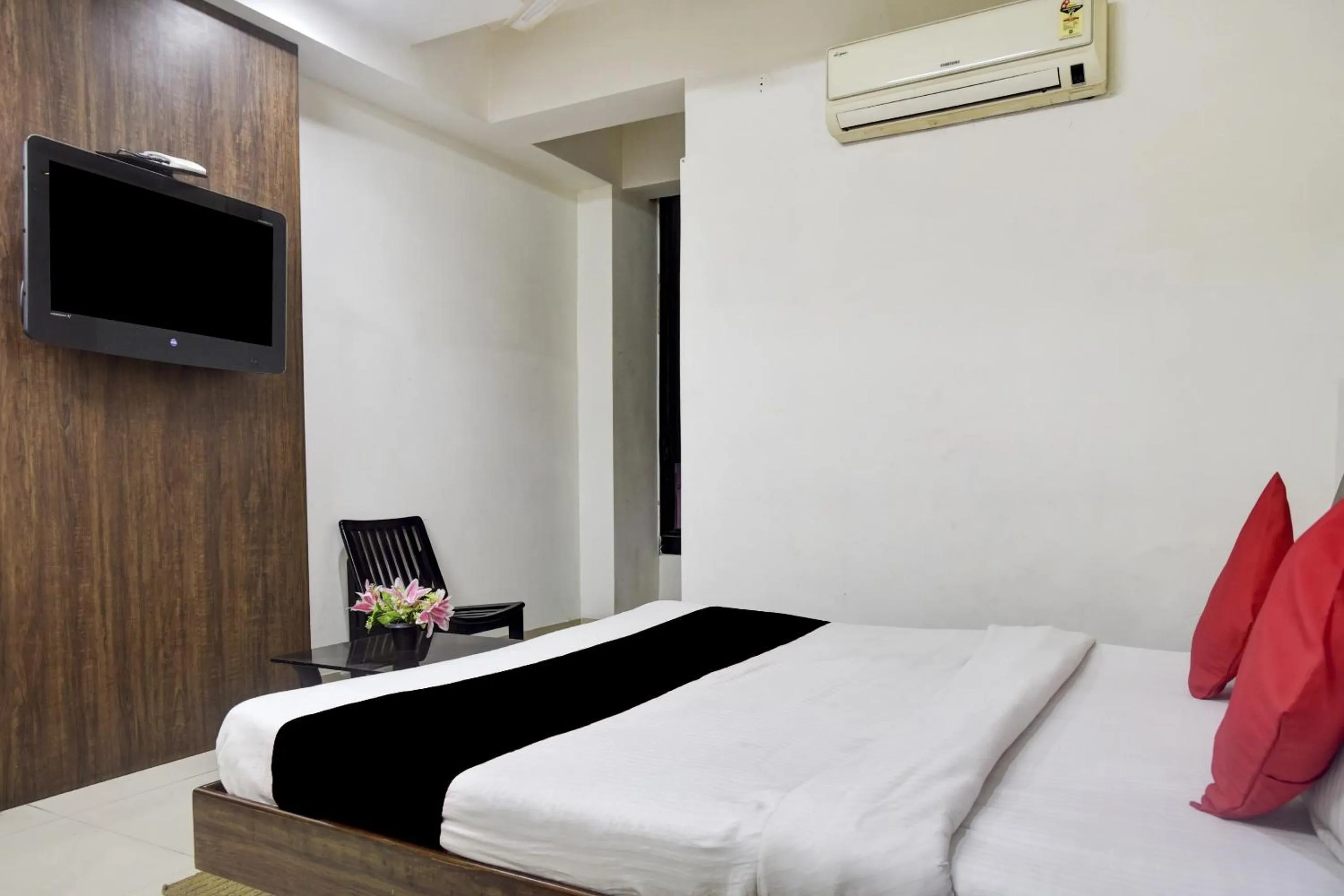 Bedroom, Bed in Hotel O Aditya Palace