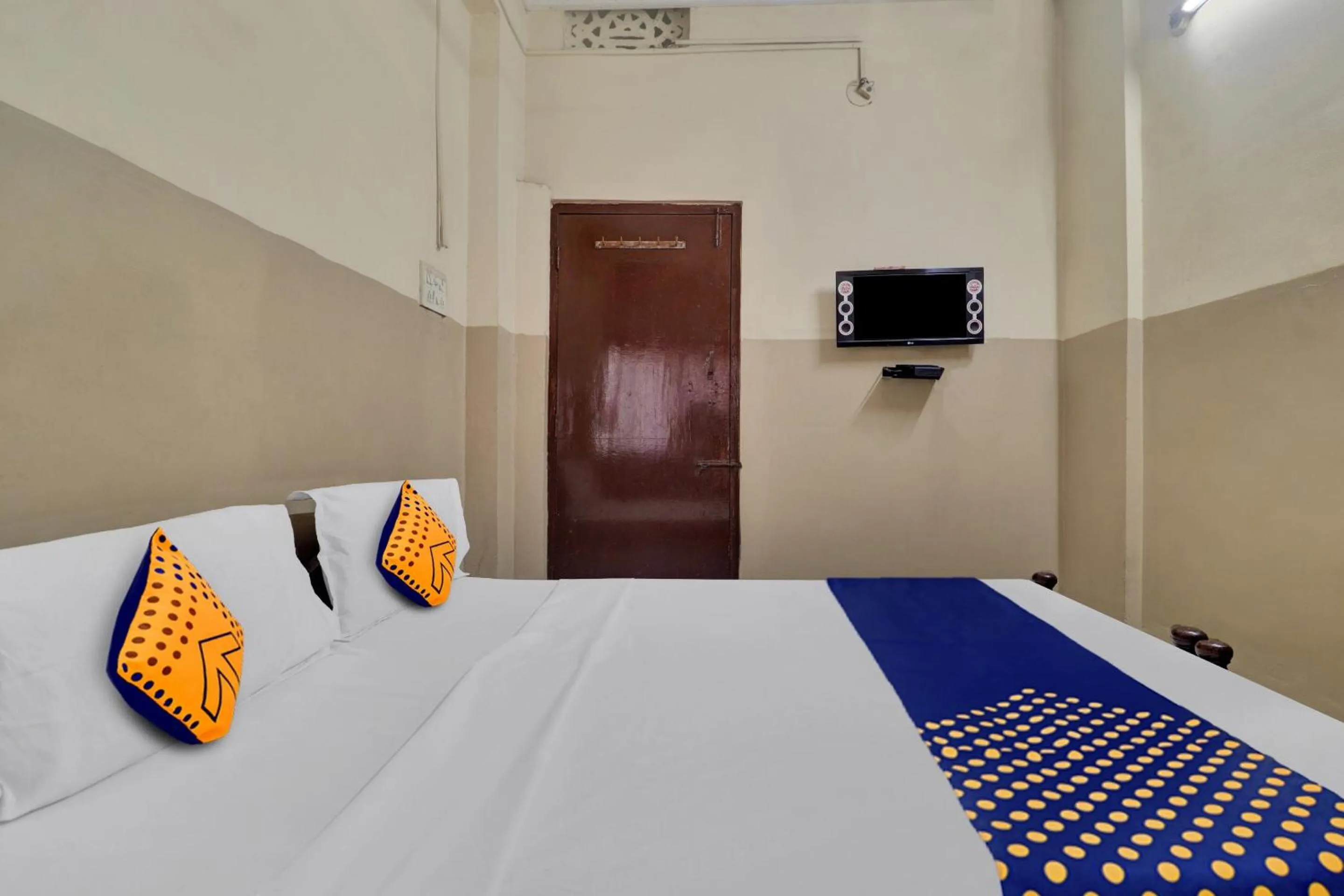 Facade/entrance, Bed in SPOT ON Gokul Residency Near Secunderabad Railway Station