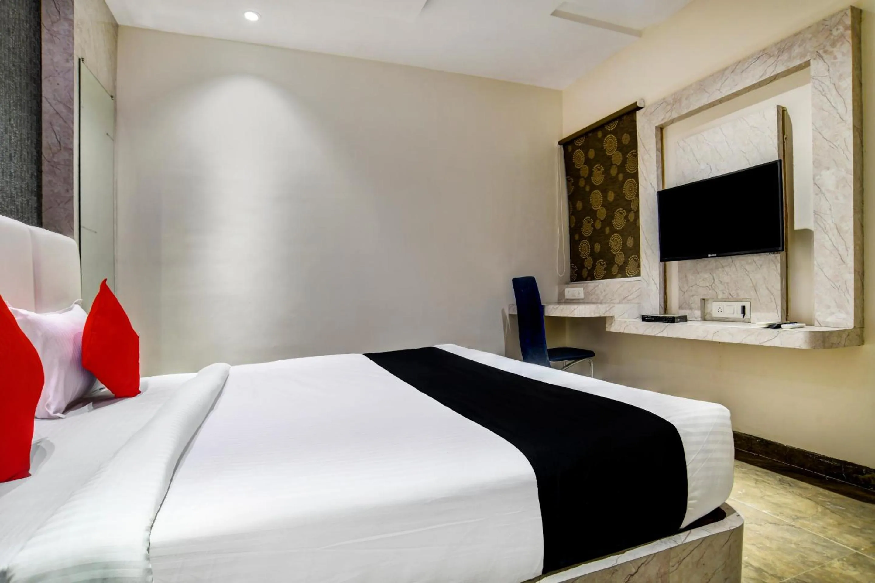 Bedroom, Bed in Capital O Abri Krishna