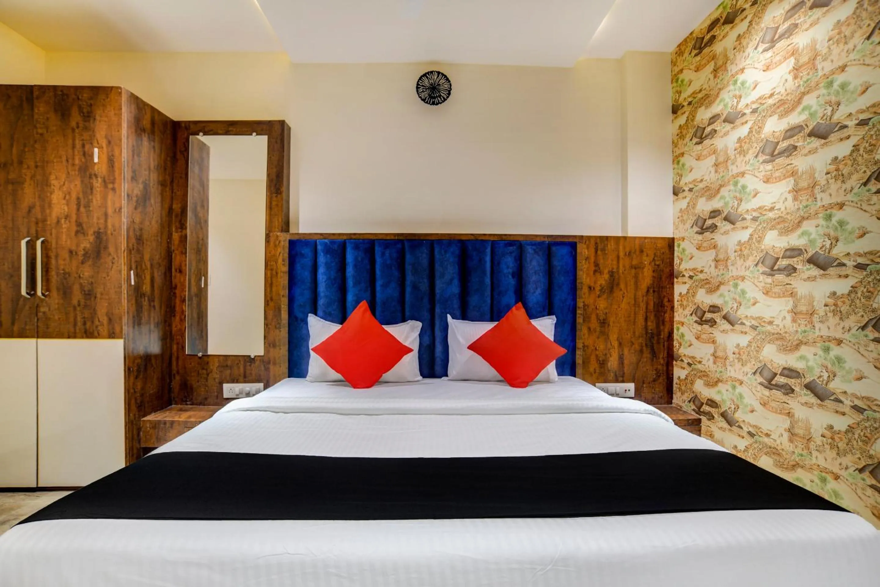 Bedroom, Bed in Capital O Abri Krishna