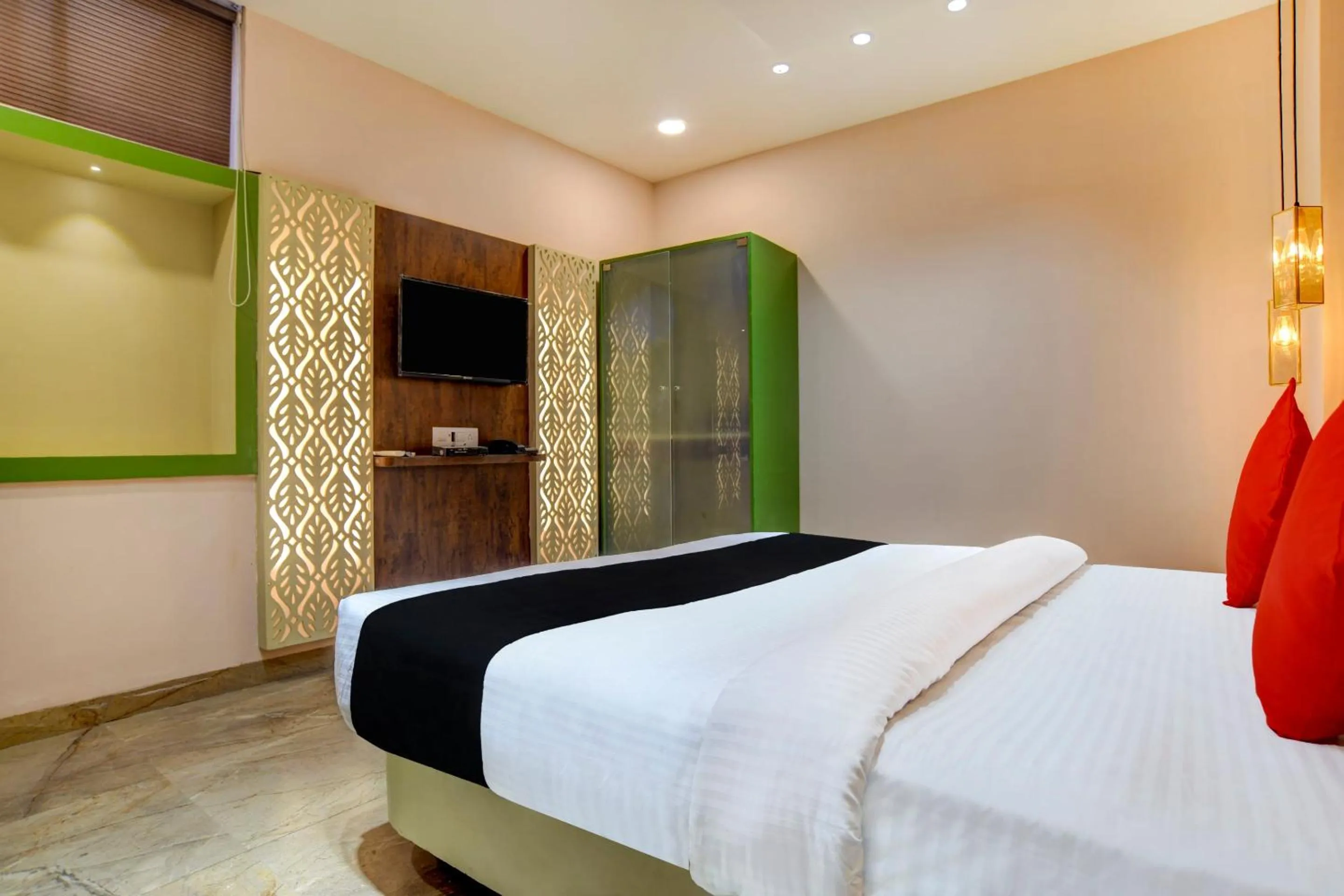 Facade/entrance, Bed in Capital O Abri Krishna