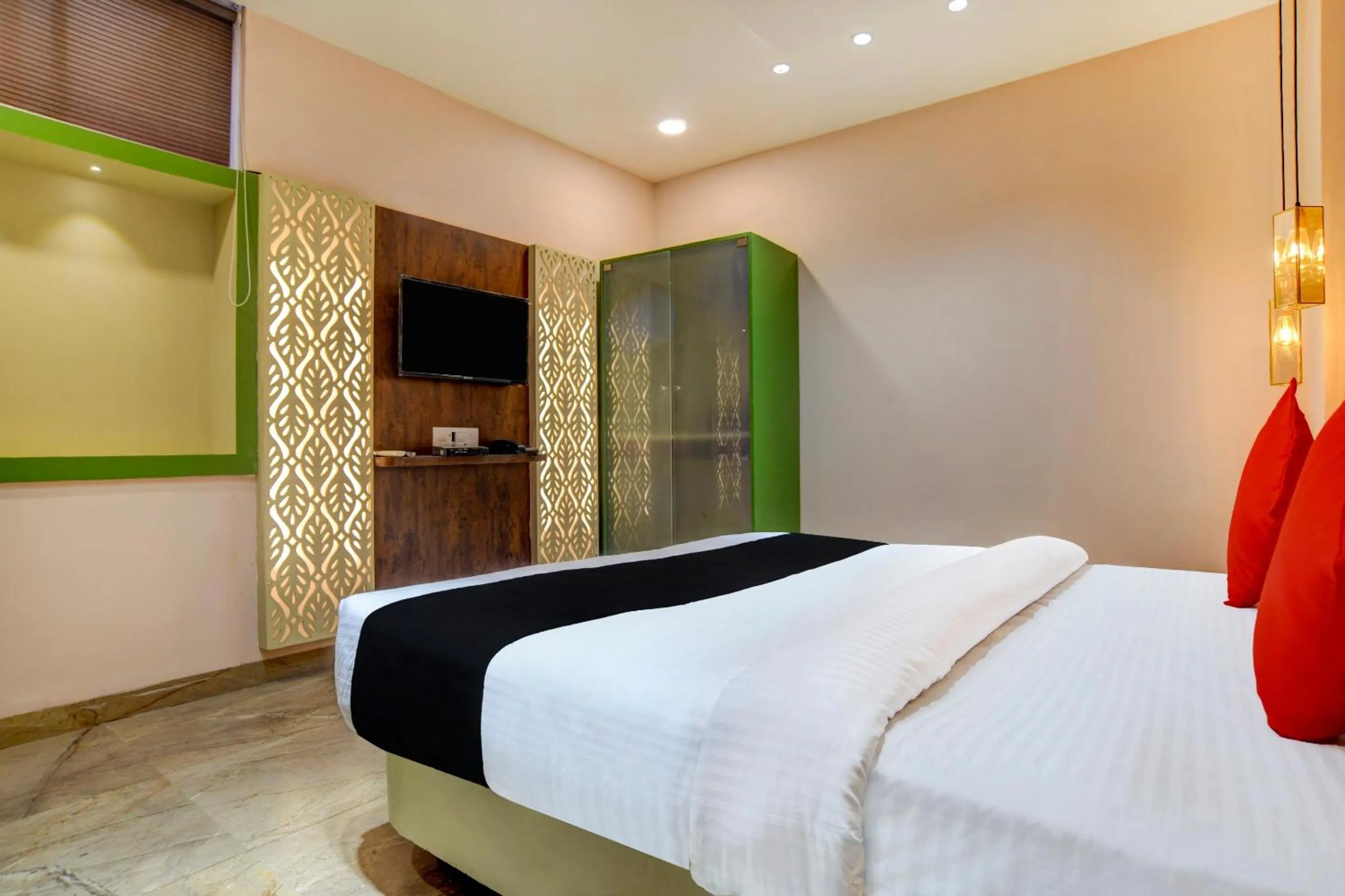 Facade/entrance, Bed in Capital O Abri Krishna