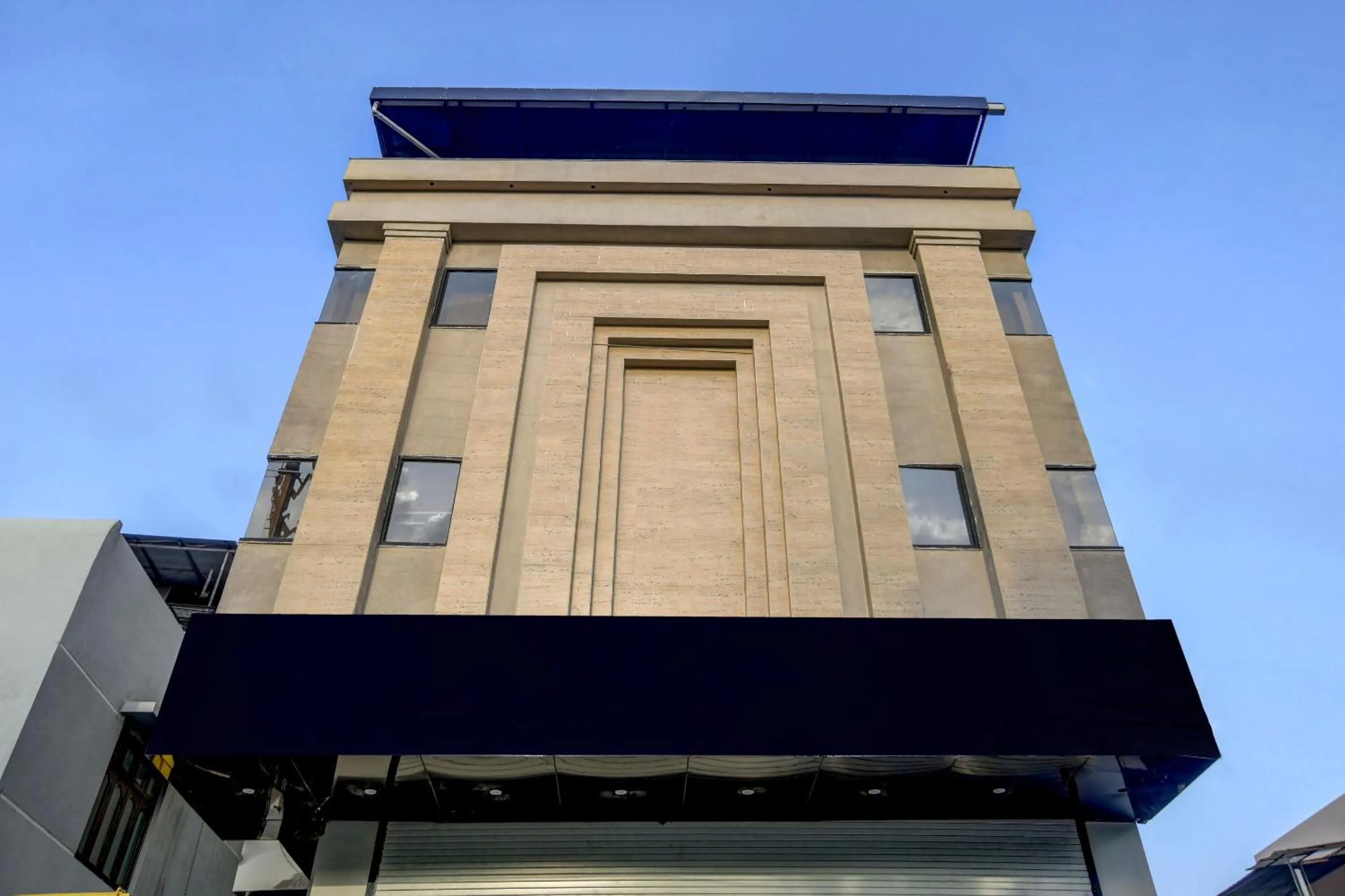 Facade/entrance in Capital O Abri Krishna