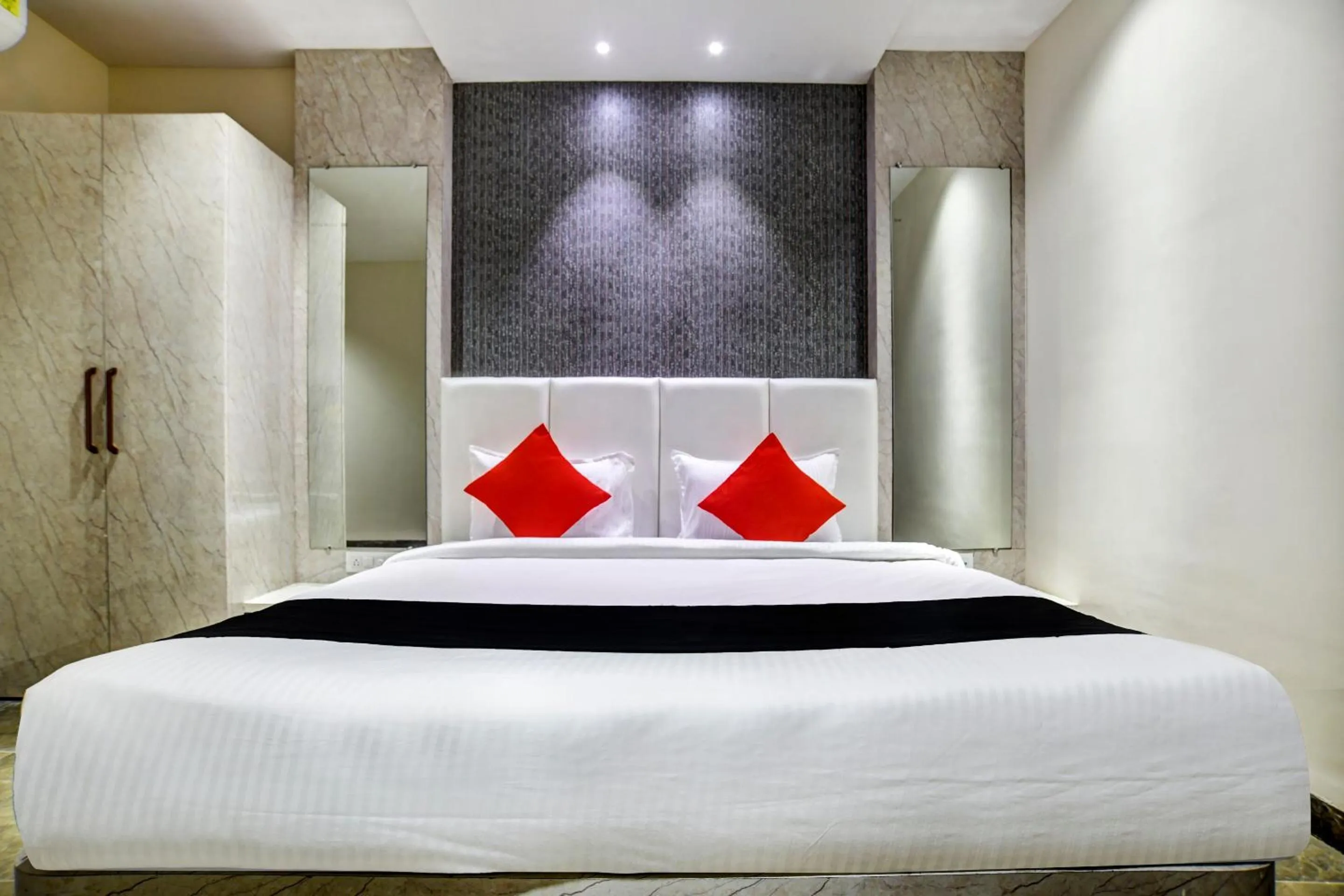 Facade/entrance, Bed in Capital O Abri Krishna