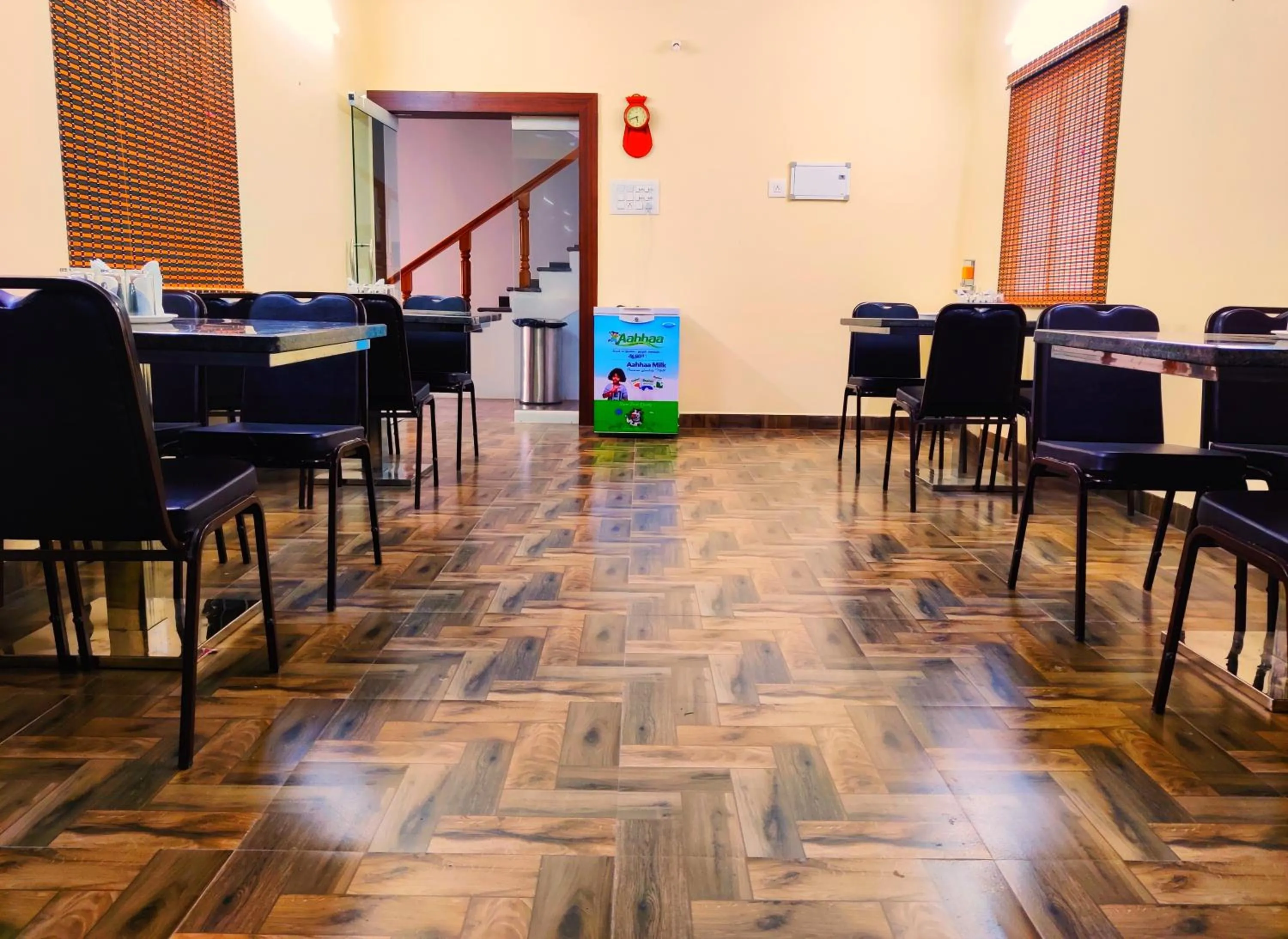 Restaurant/places to eat in THAAI RESIDENCY