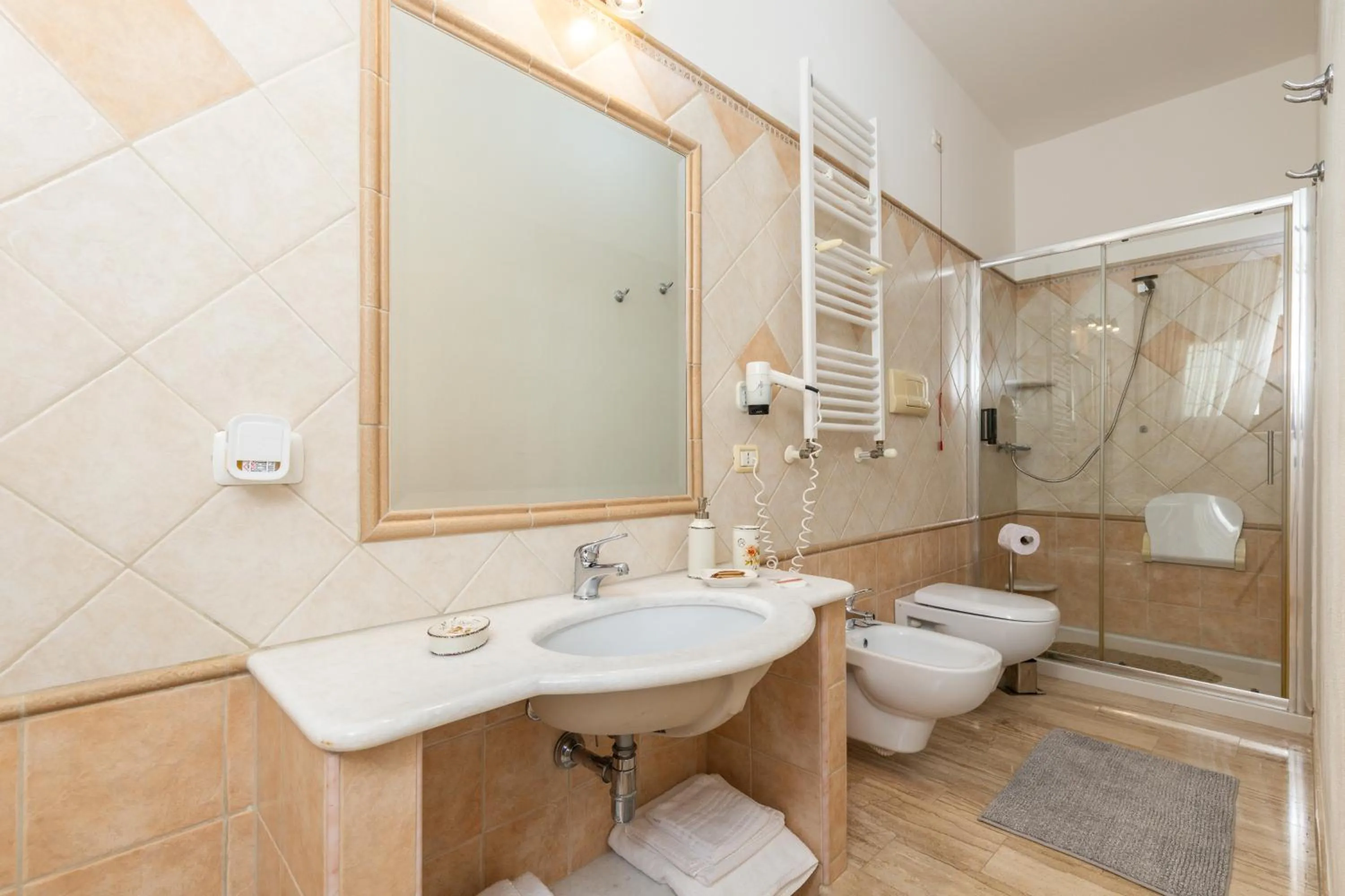 Shower in B&B Calamoresca