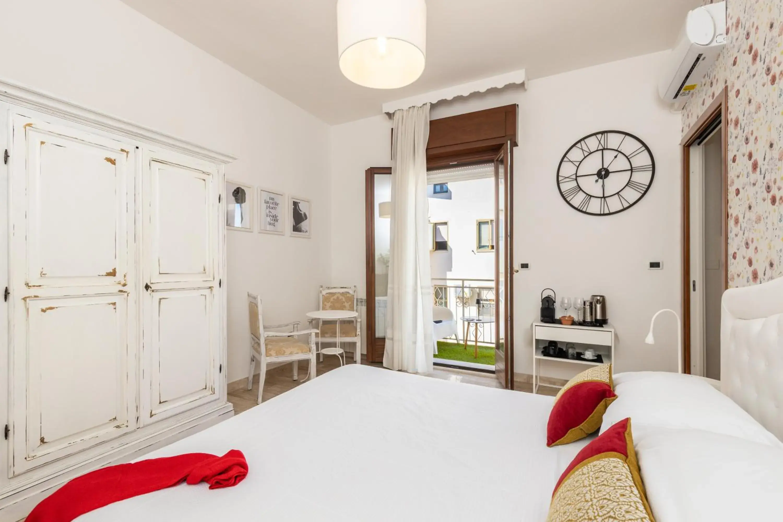 Double Room with Balcony and Sea View in B&B Calamoresca Double Room with Balcony and Sea View in B&B Calamoresca