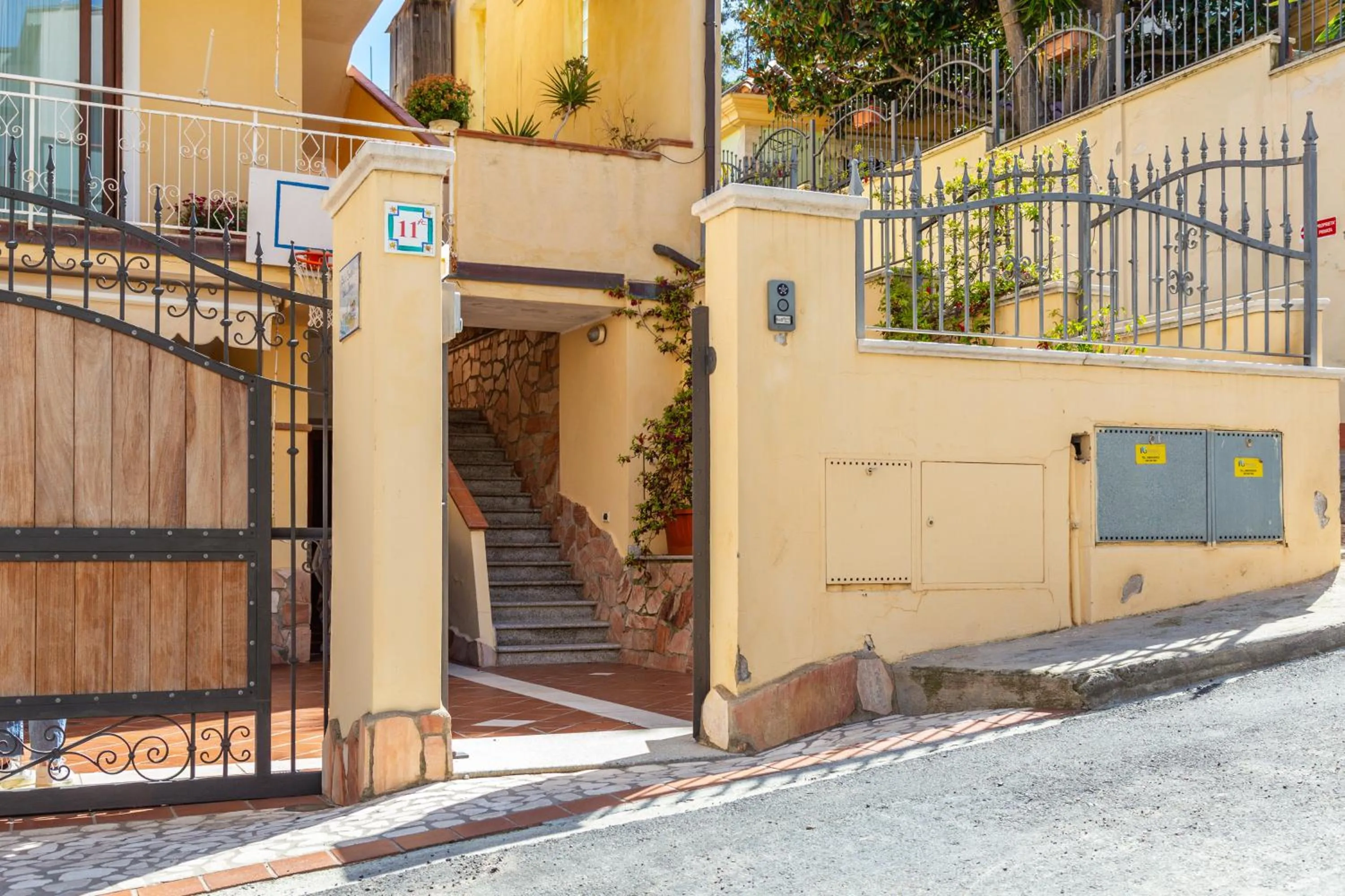 Property building in B&B Calamoresca