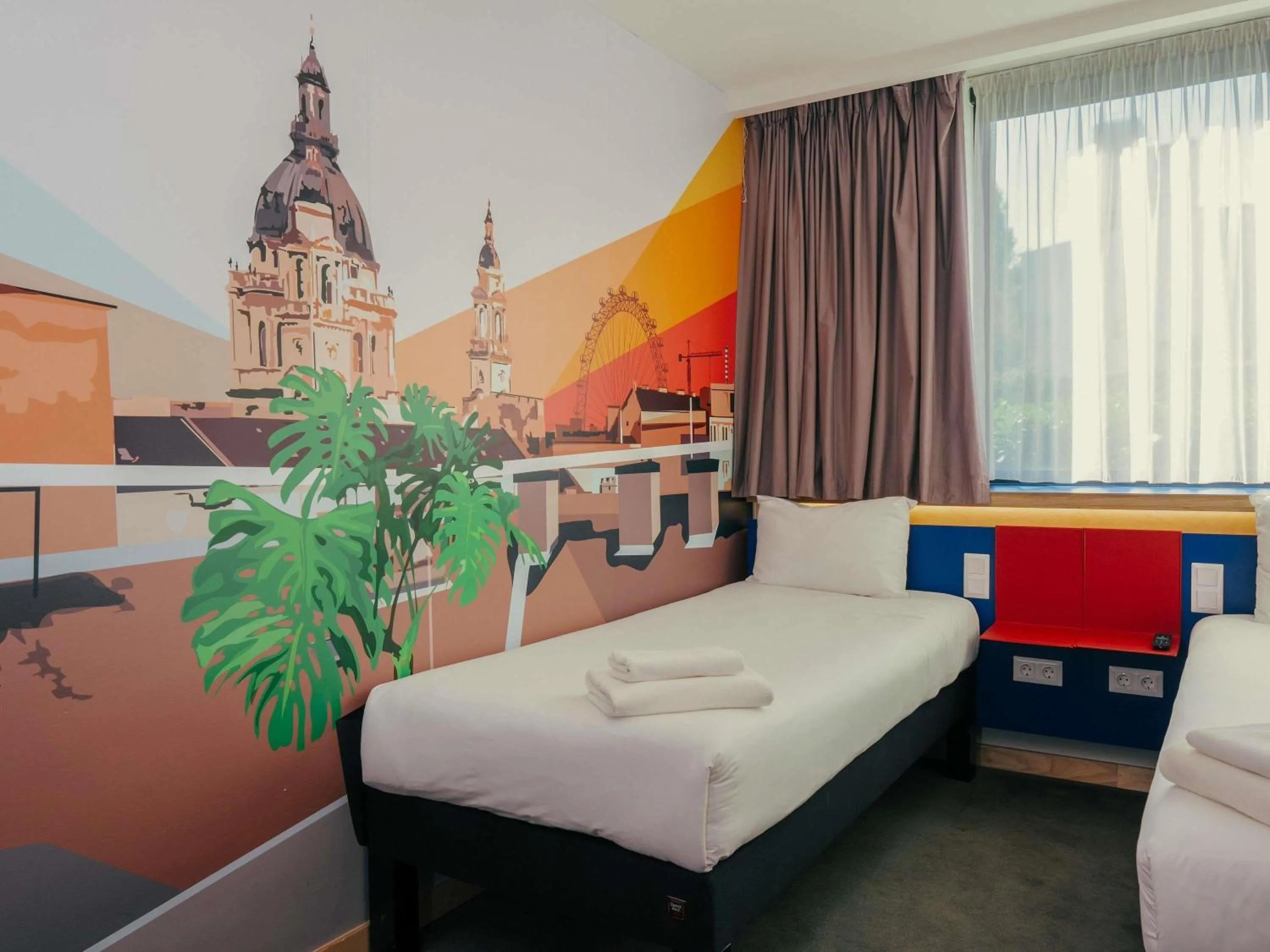 Bedroom, Bed in ibis Styles Budapest Citywest