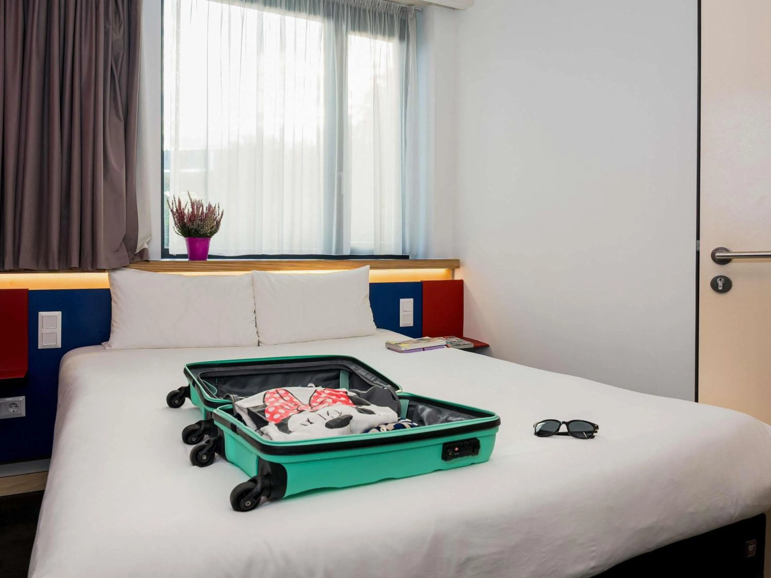 Bedroom in ibis Styles Budapest Citywest