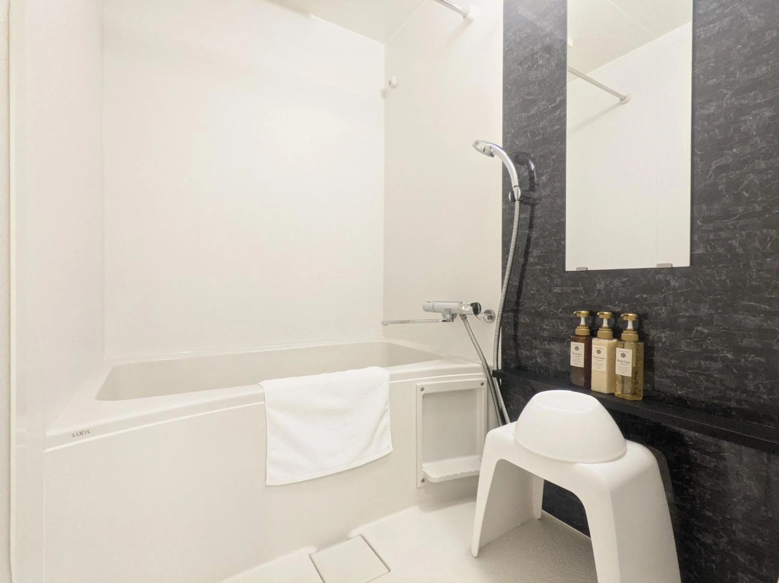 Shower in ESLEAD HOTEL Osaka Tsuruhashi