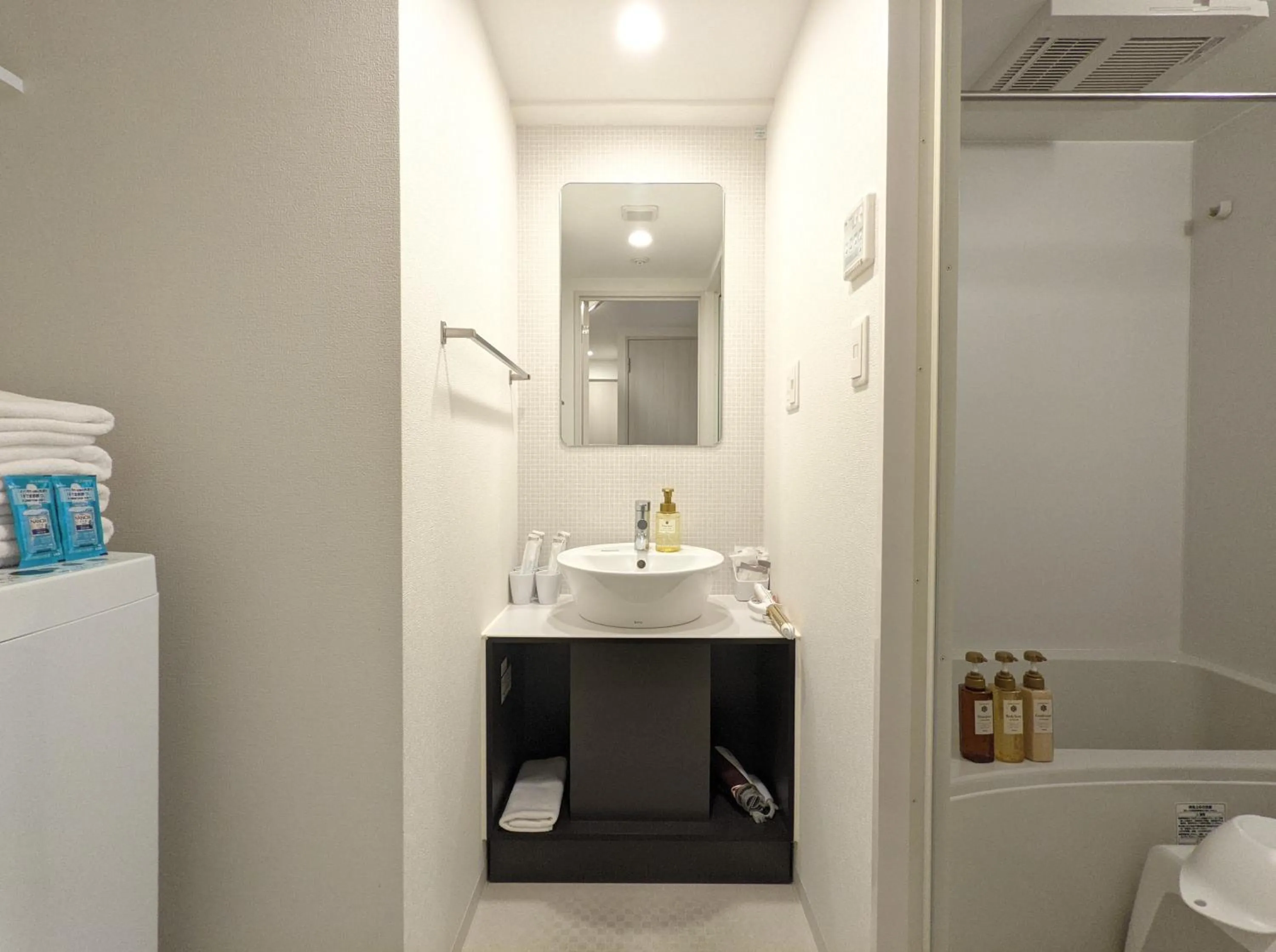 Shower in ESLEAD HOTEL Osaka Tsuruhashi