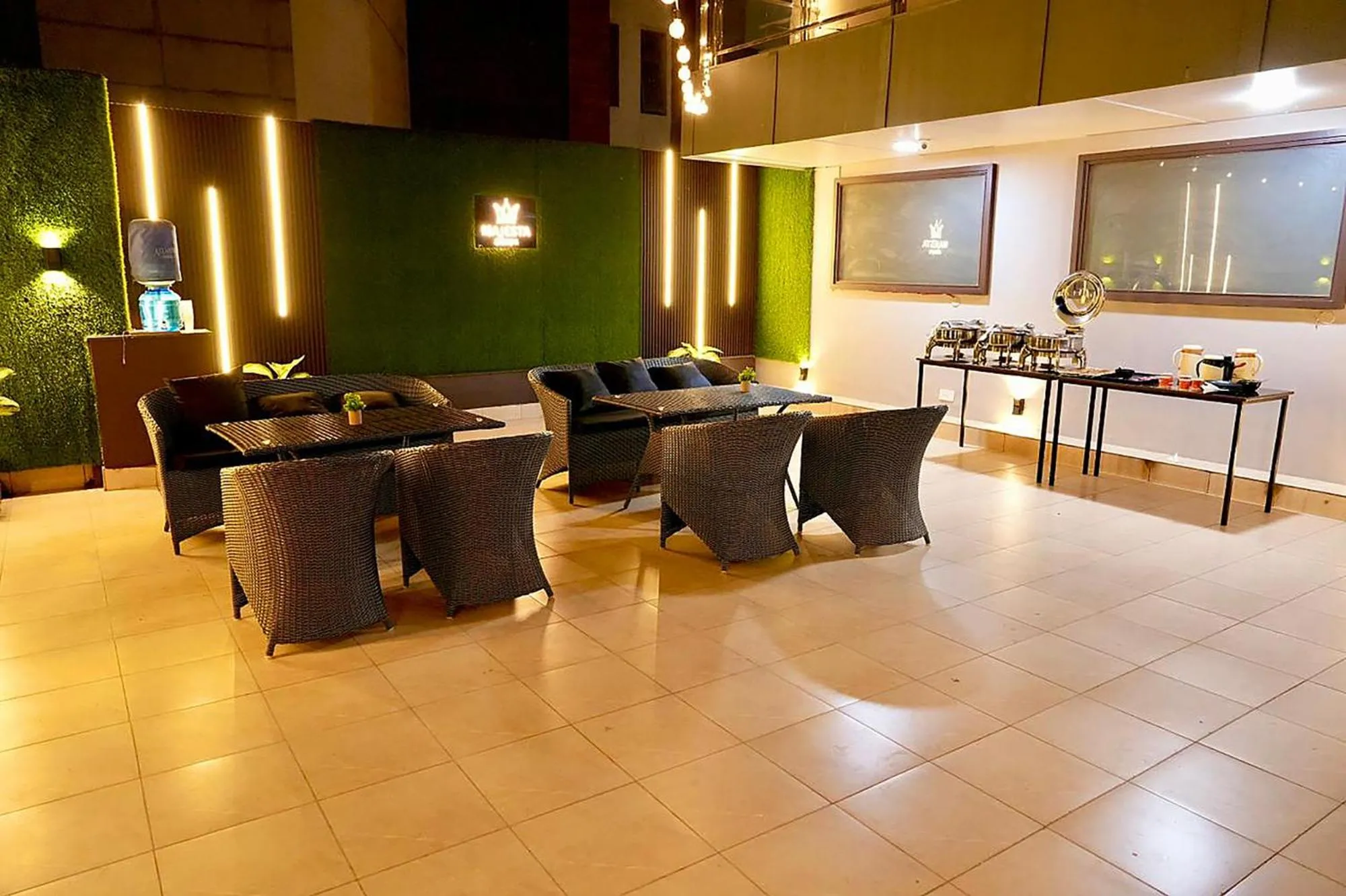 Restaurant/places to eat in FabHotel Kirti Nagar