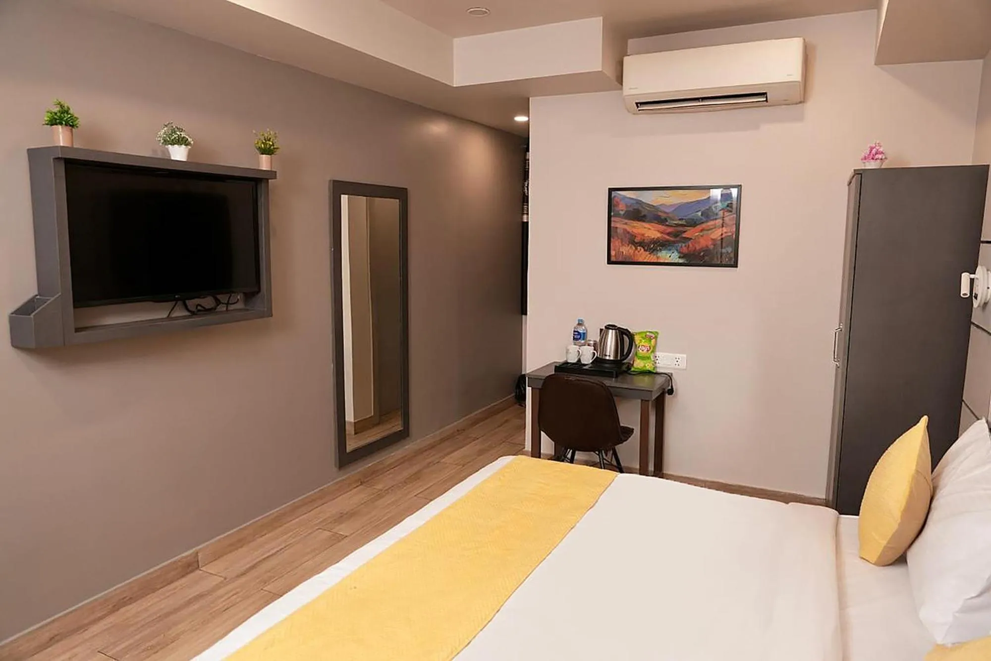 Bed in FabHotel Kirti Nagar