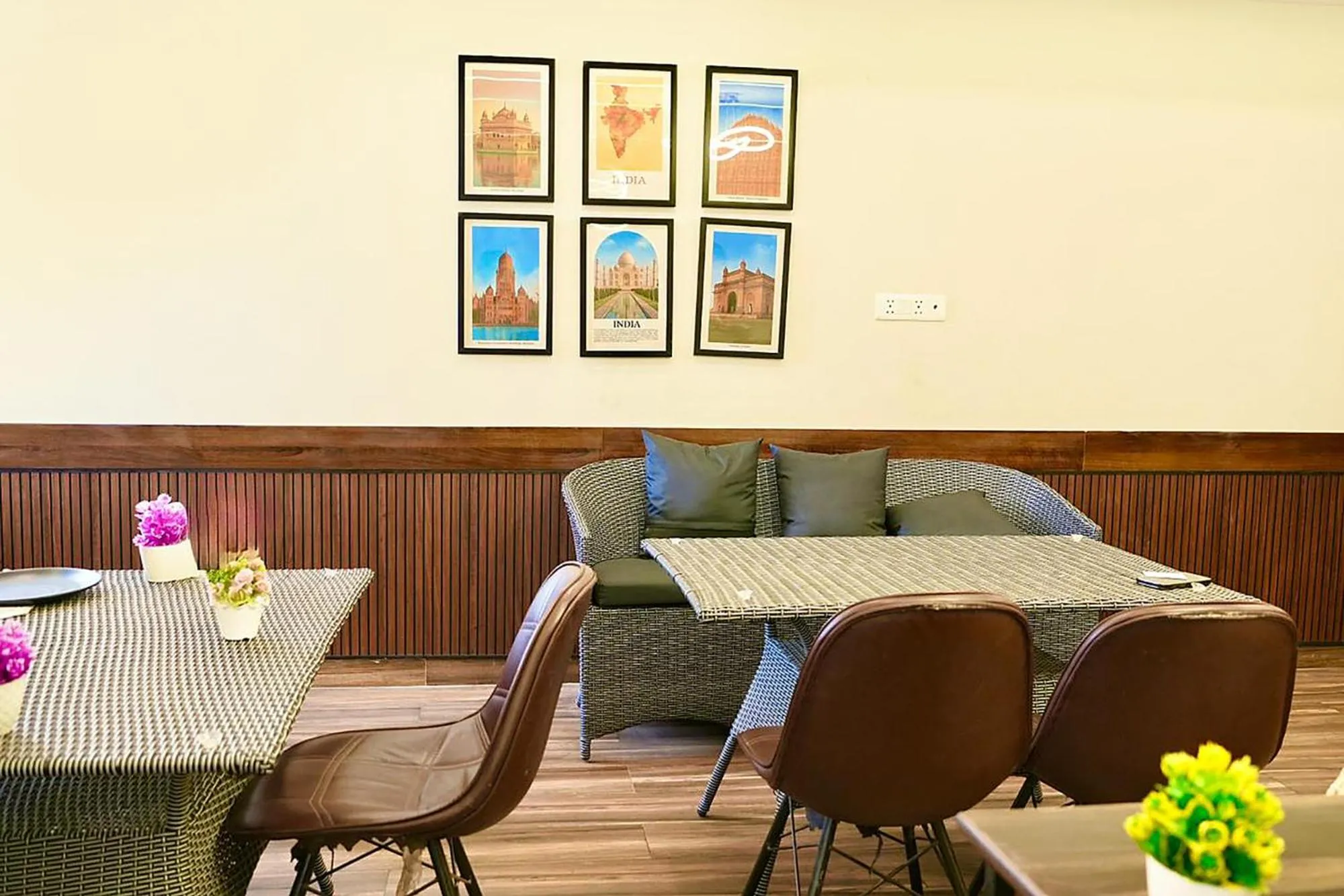 Restaurant/places to eat in FabHotel Kirti Nagar