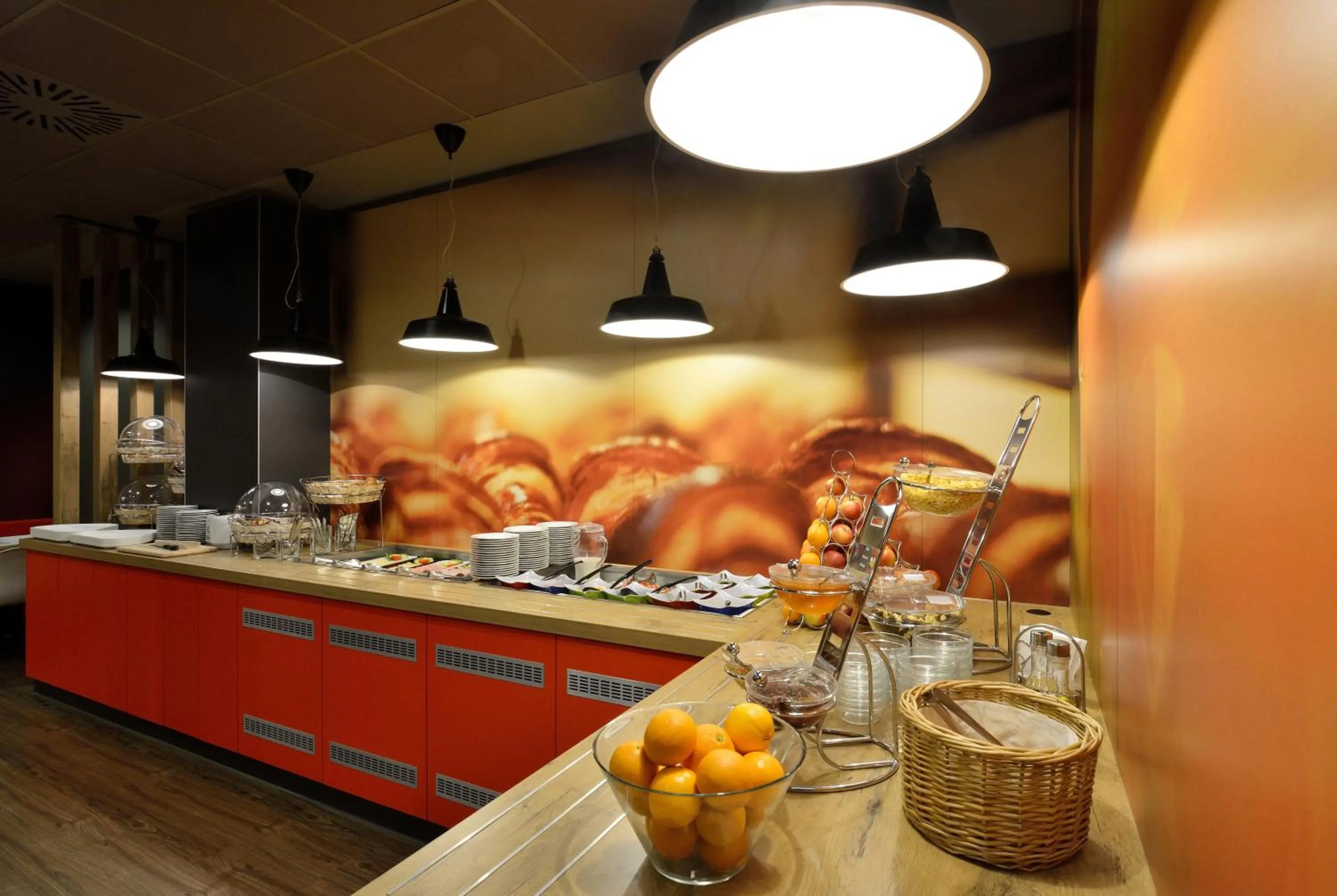 Restaurant/places to eat in Ibis Budapest City