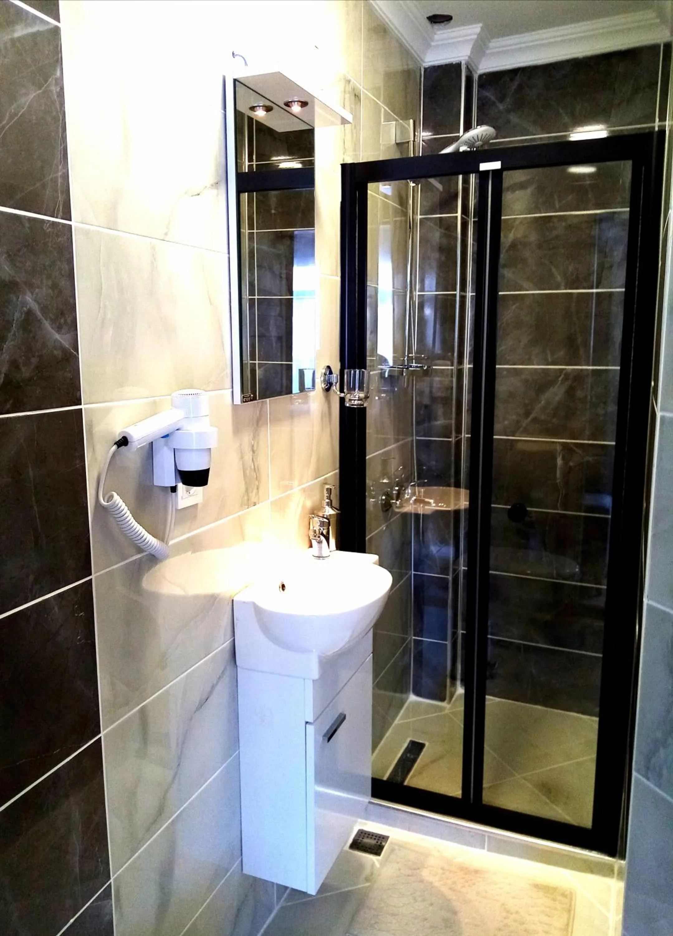 Shower in sultanahmet musıc house