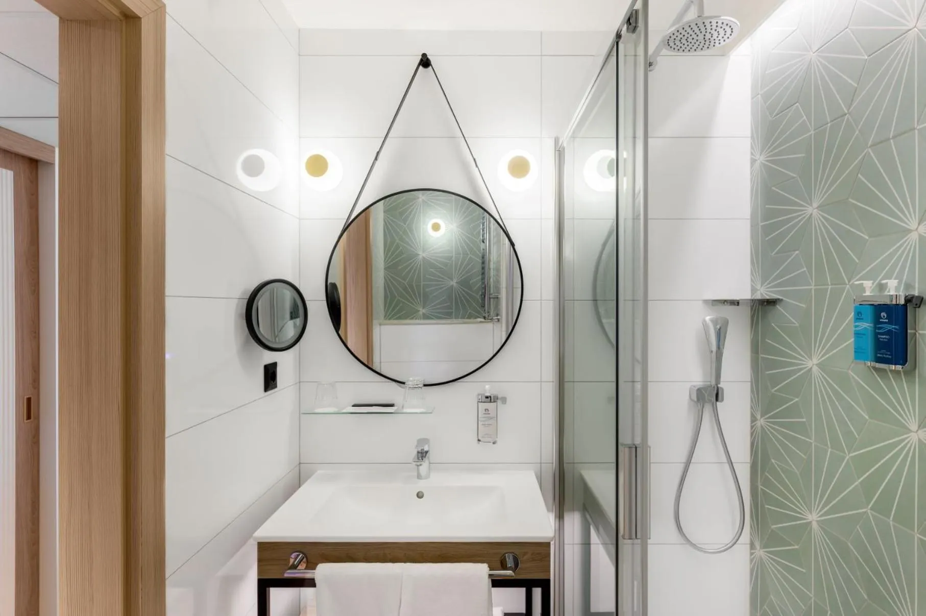 Shower in Ensana Thermal Aqua