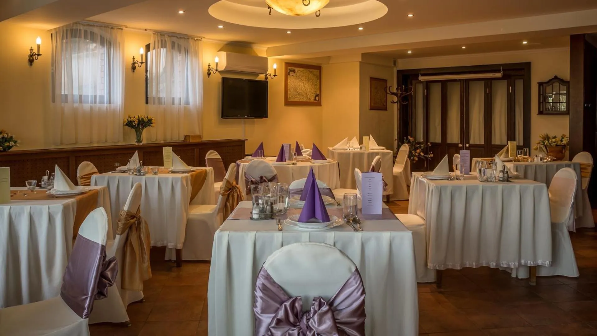 Restaurant/places to eat in Hotel Bobbio