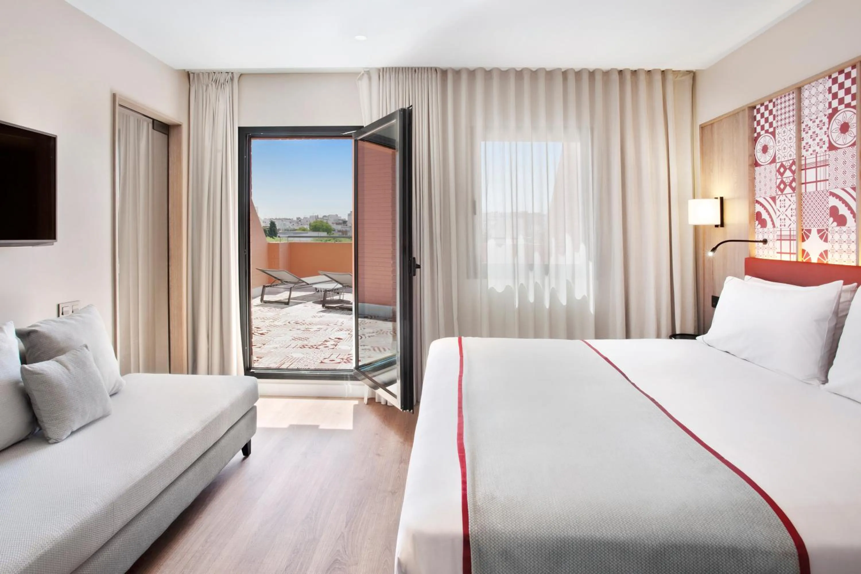 Photo of the whole room, Bed in Eurostars Guadalquivir