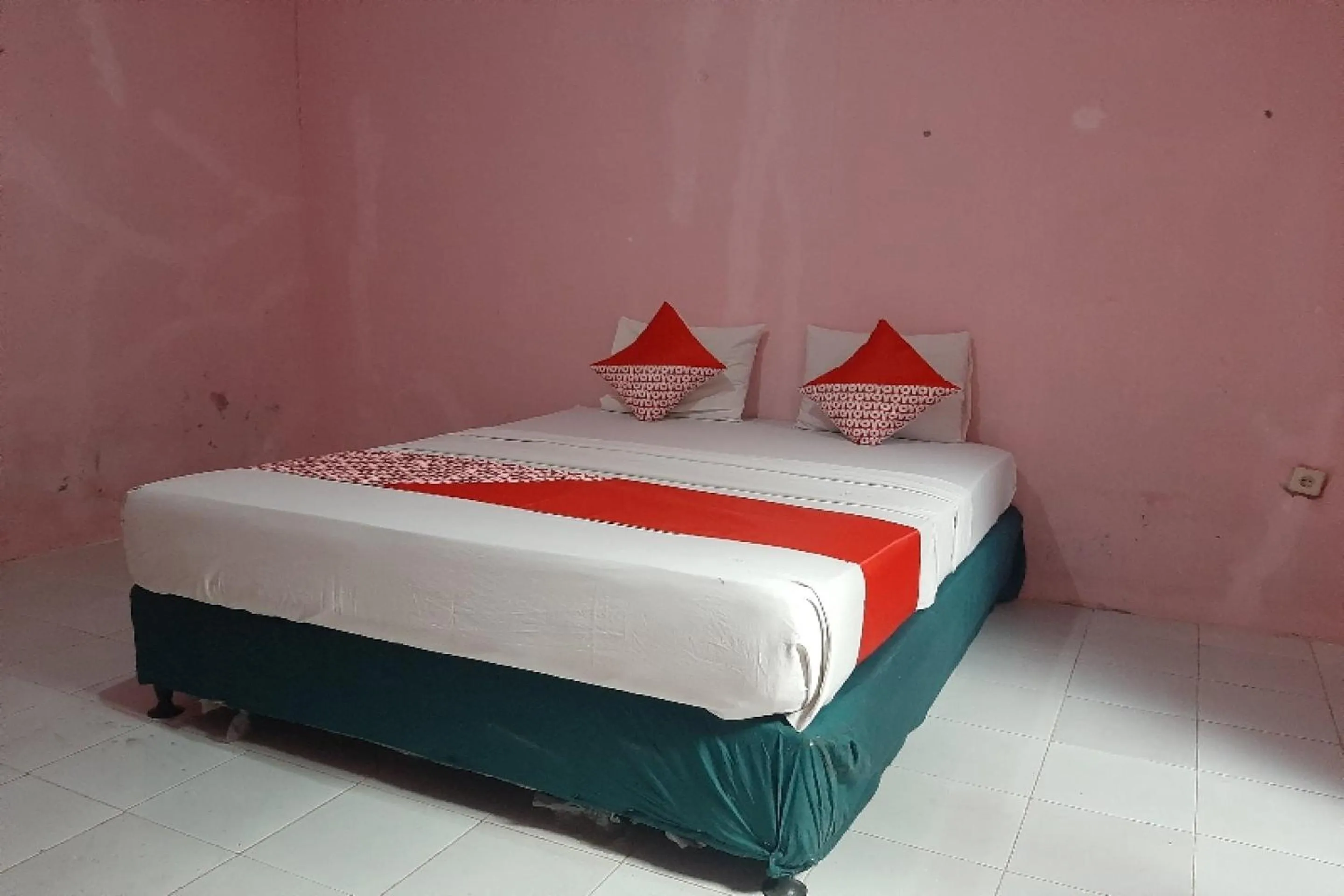 Bedroom, Bed in OYO 90555 Vina Pavilion