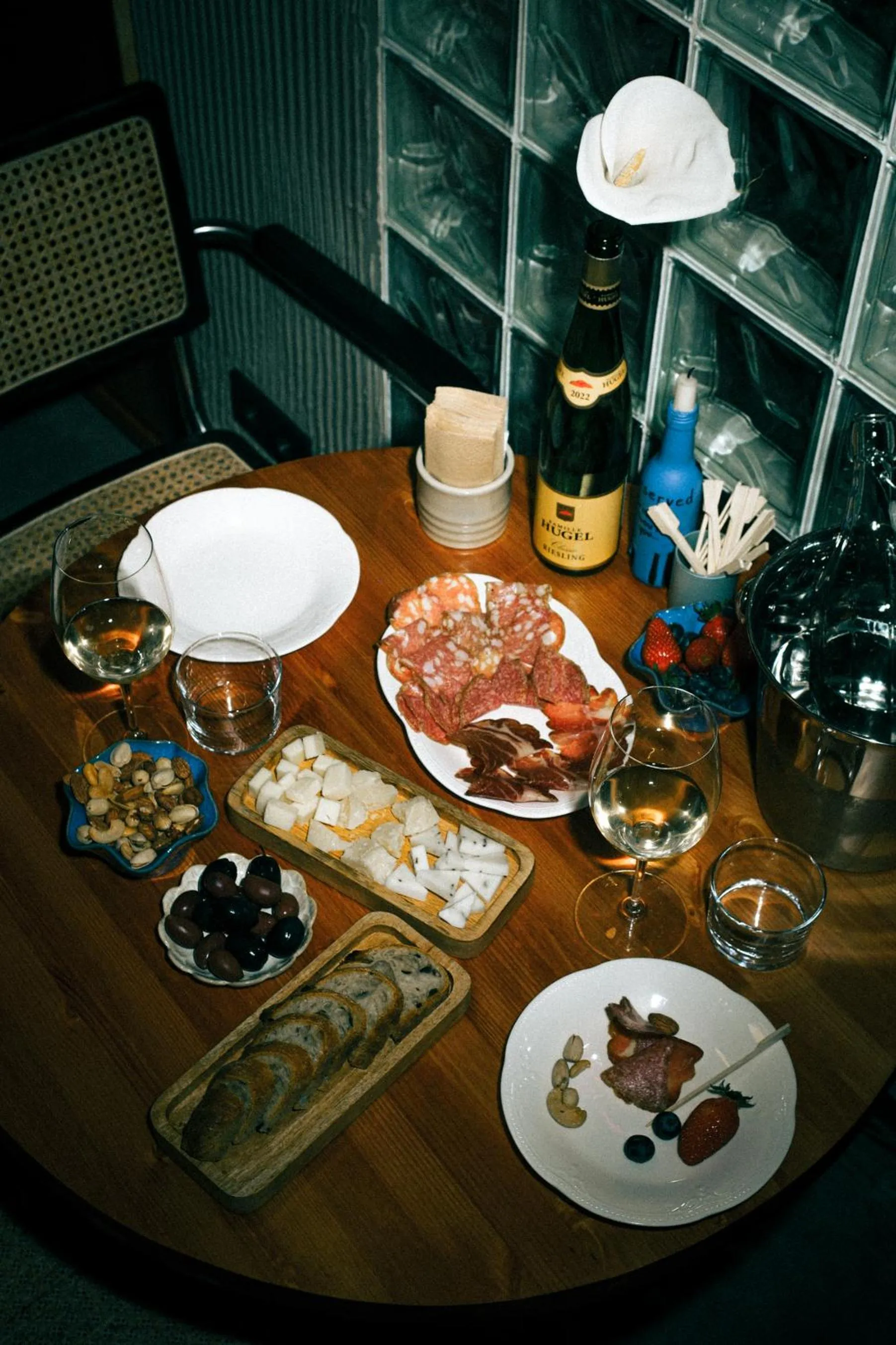 Restaurant/places to eat in Olive hotel