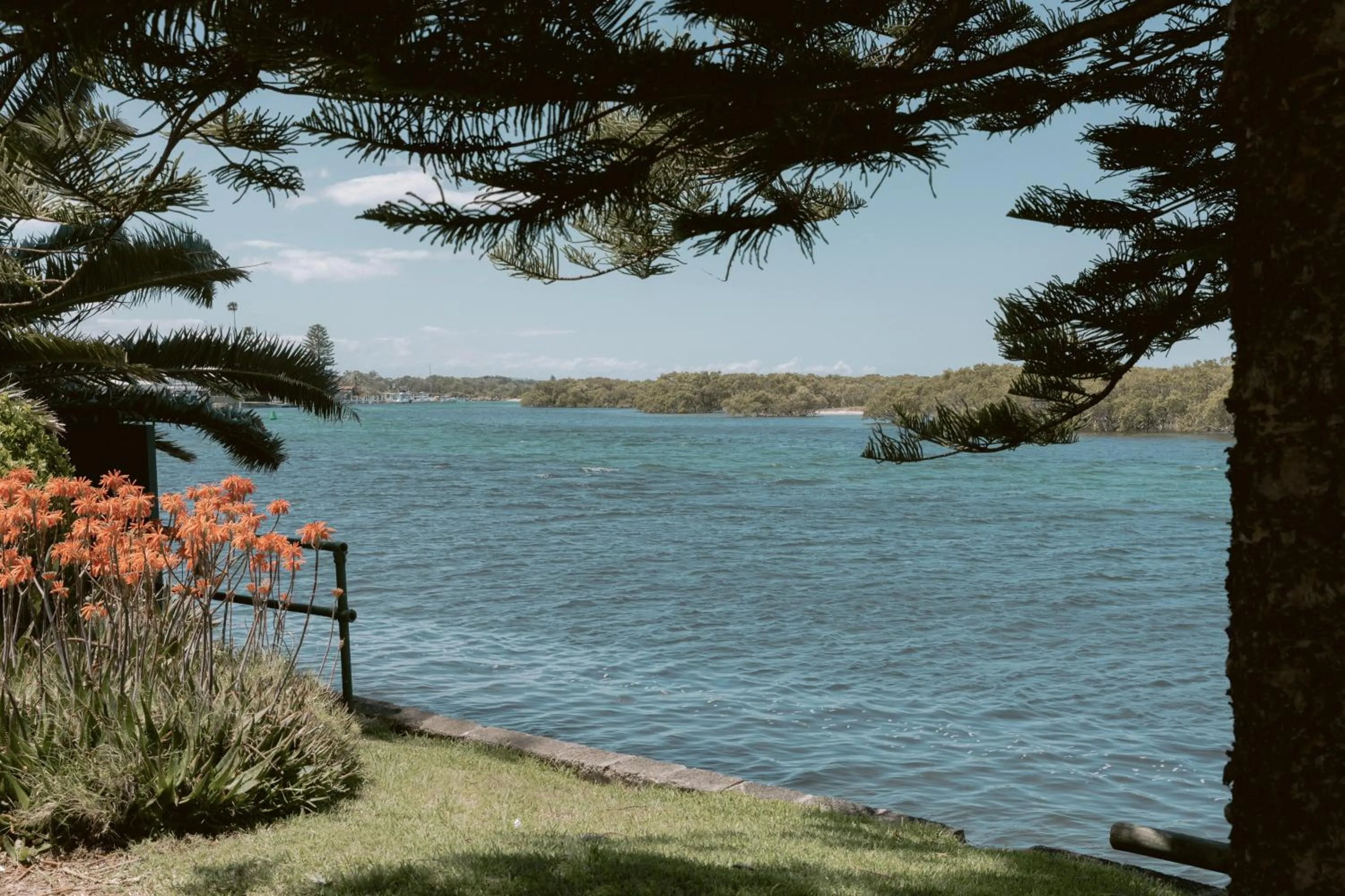 Black Swan Waterfront Motel