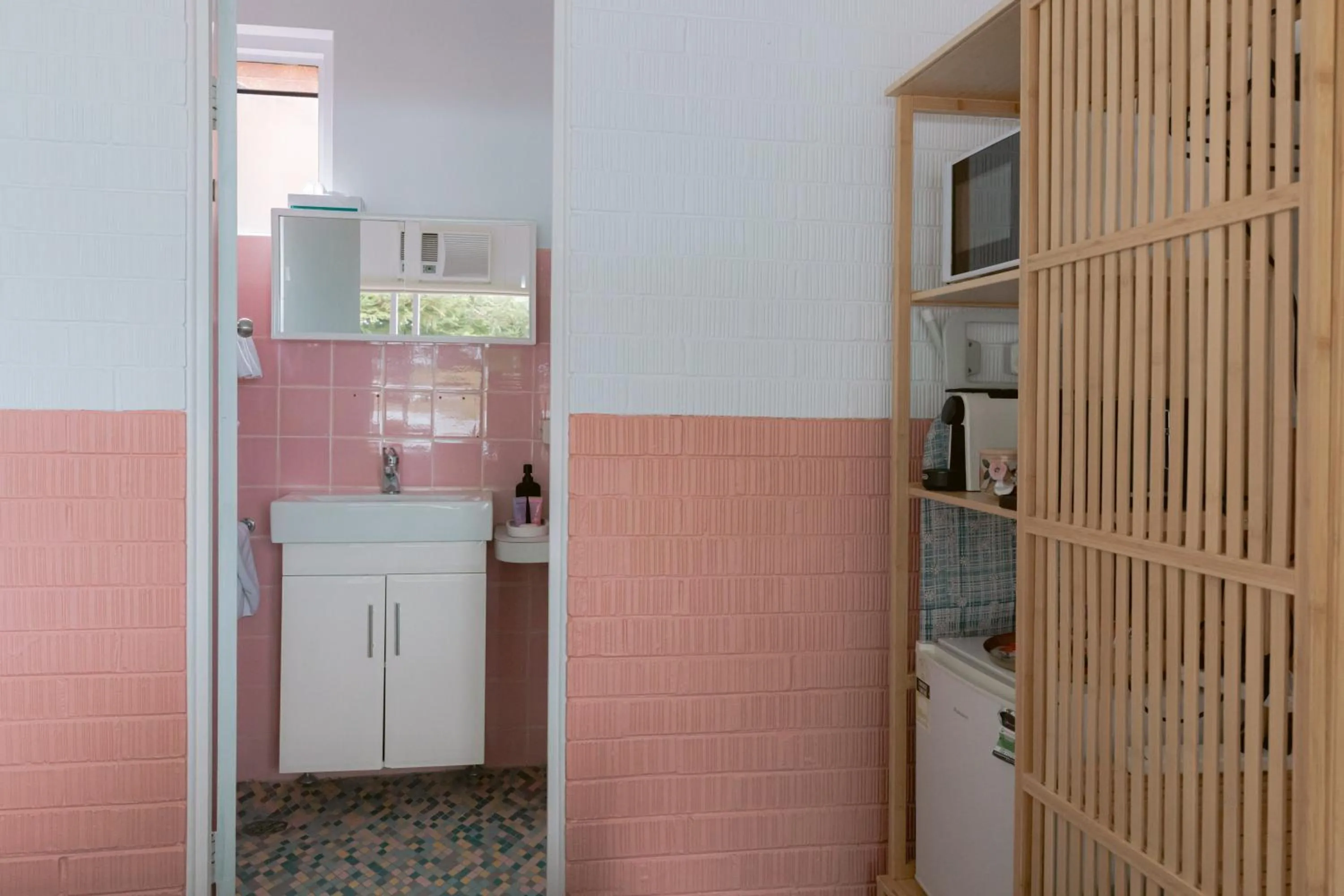 Black Swan Waterfront Motel