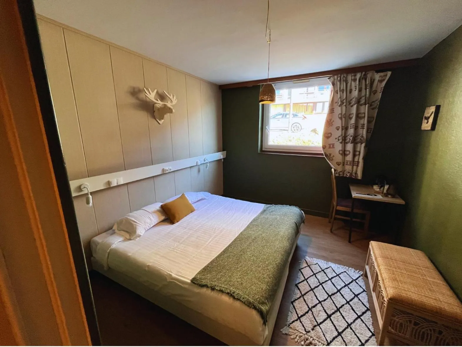 Bedroom, Bed in Hotel Perdrix