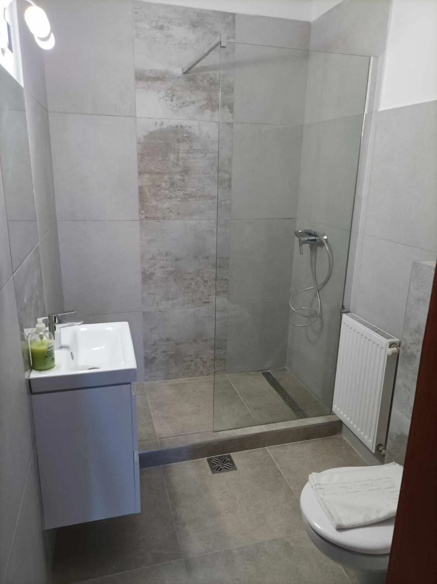 Shower in HELIOS Hotel Apartments