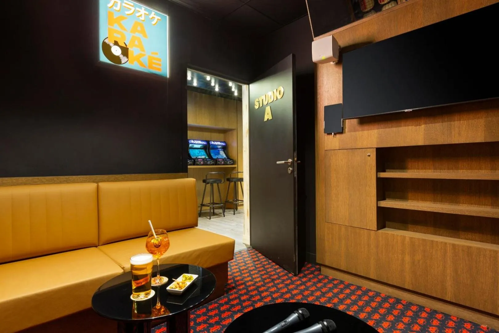 Karaoke in RockyPop Flaine Appartements & Spa