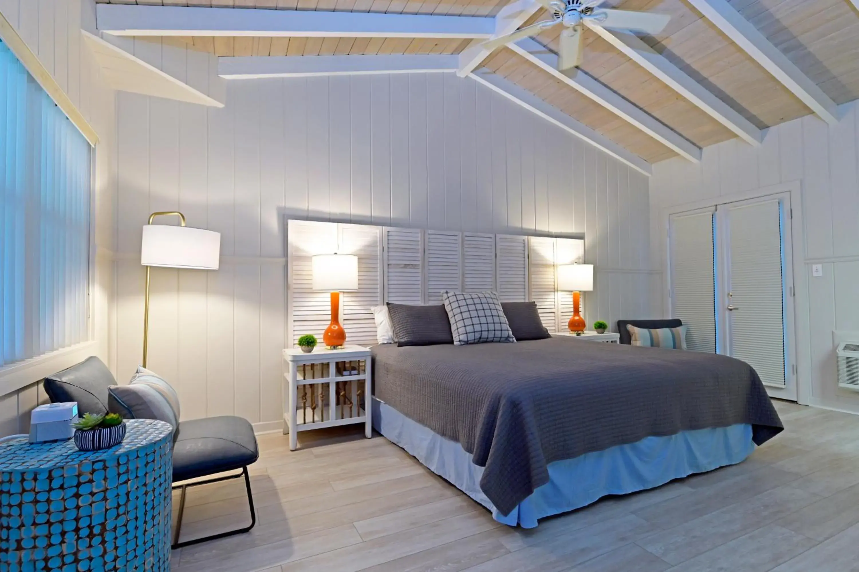 Standard King Room in The Islander Inn Standard King Room in The Islander Inn