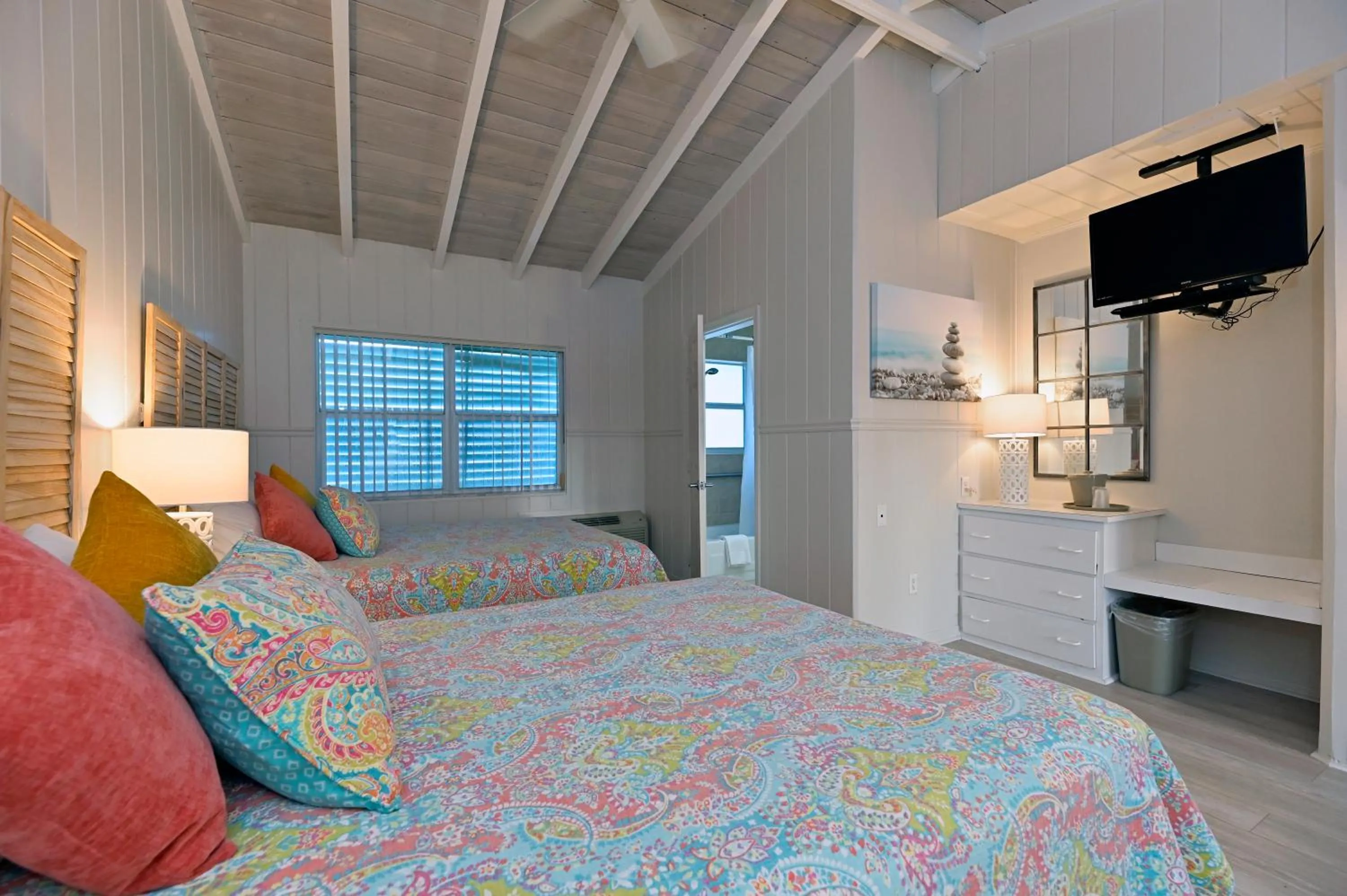 Bedroom, Bed in The Islander Inn