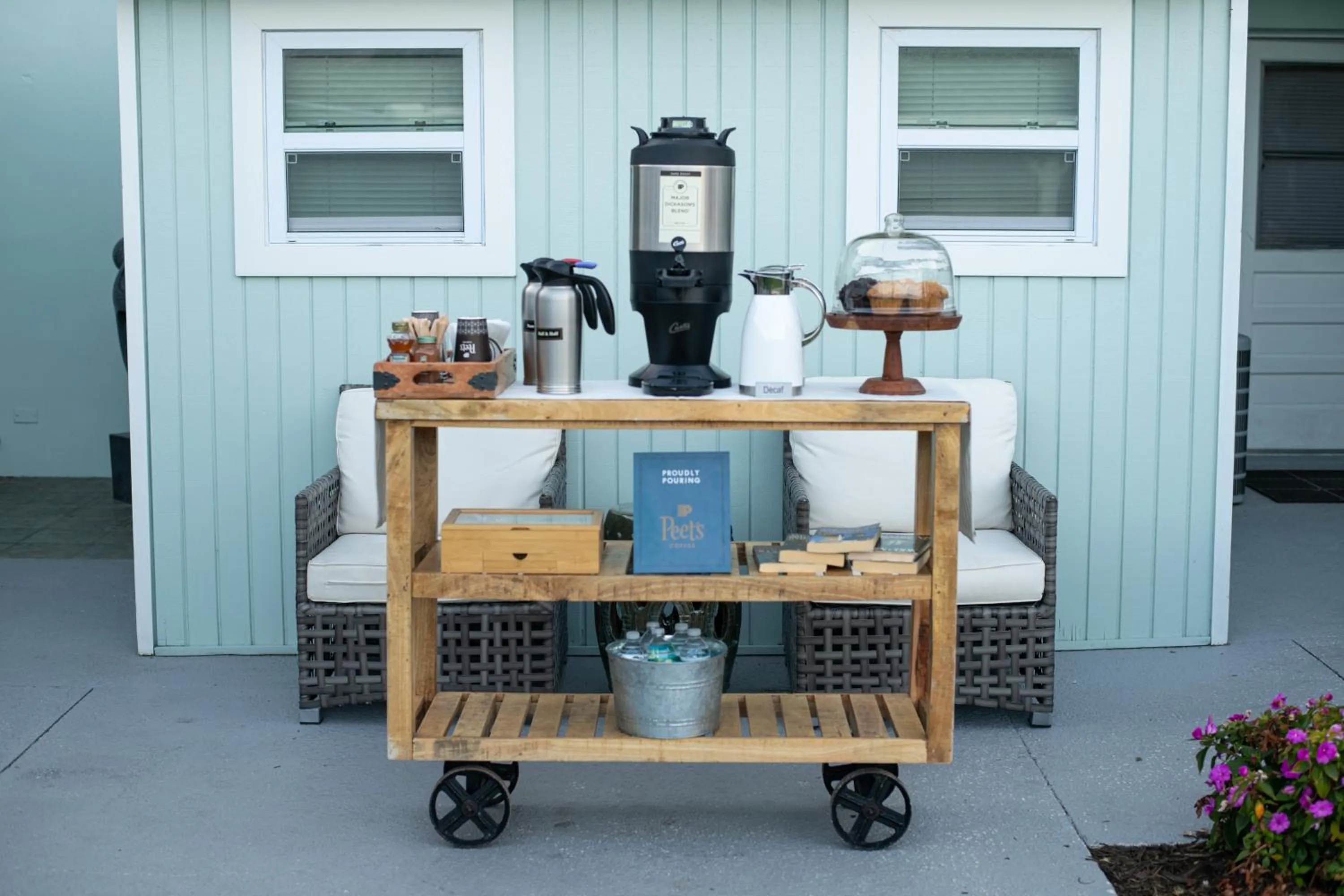 Coffee/tea facilities in The Islander Inn