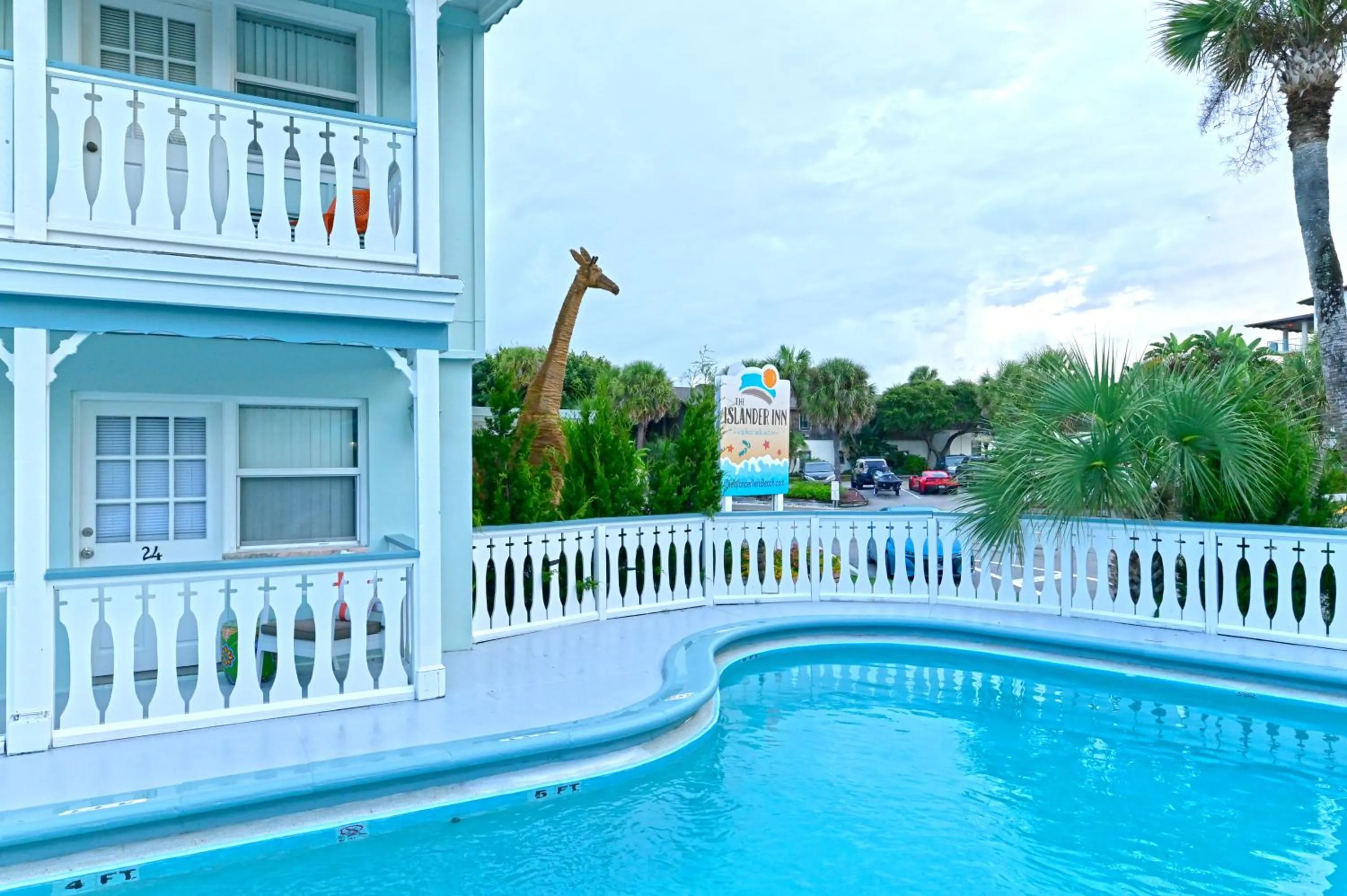 Pool view in The Islander Inn