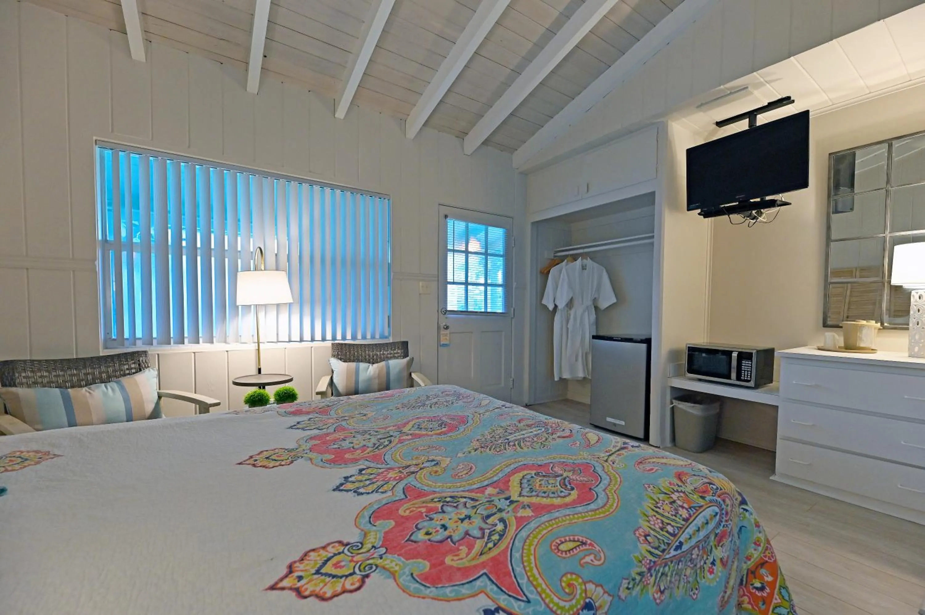 Bedroom, Bed in The Islander Inn