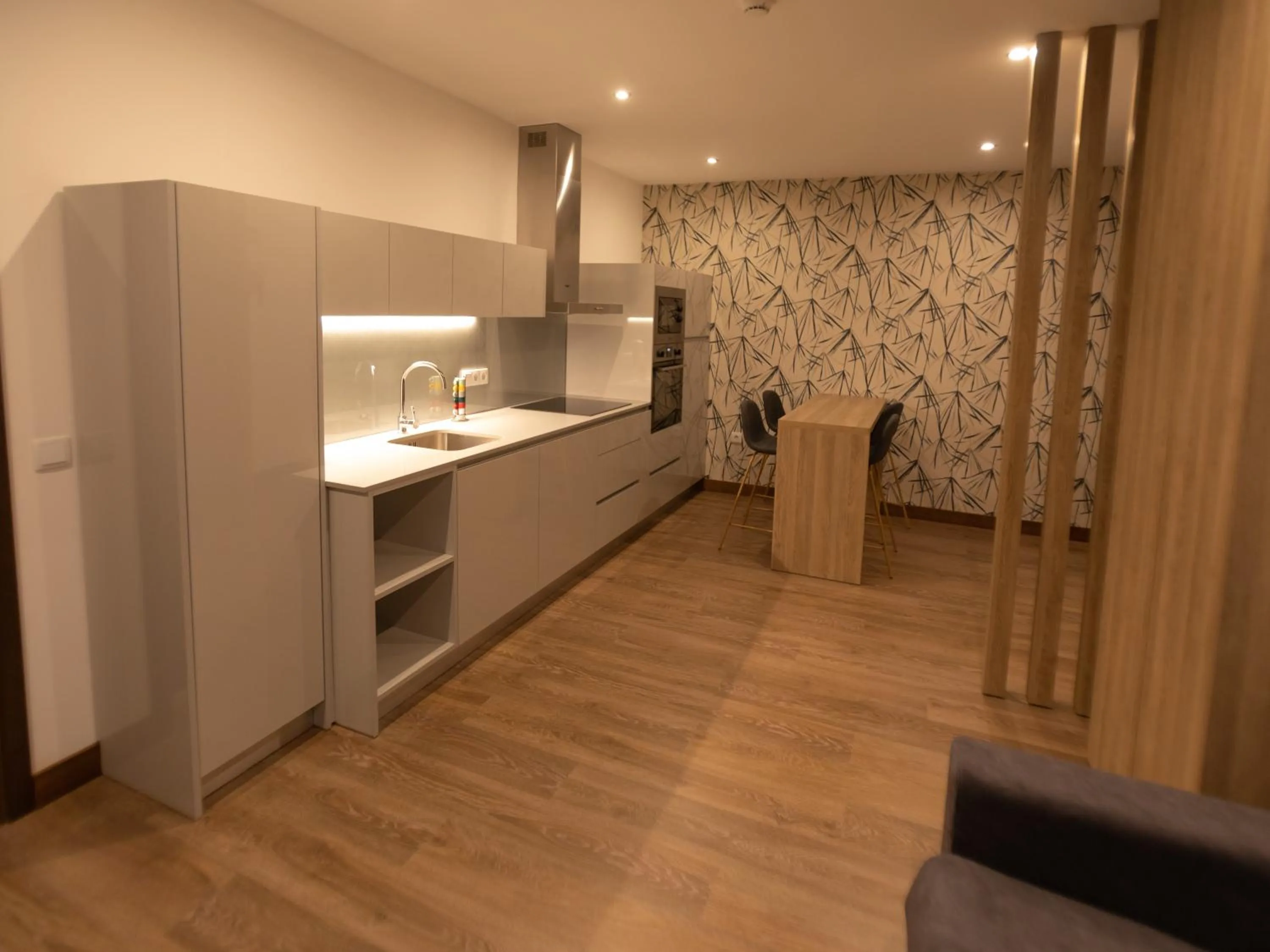 Kitchen or kitchenette in Golden Mirror