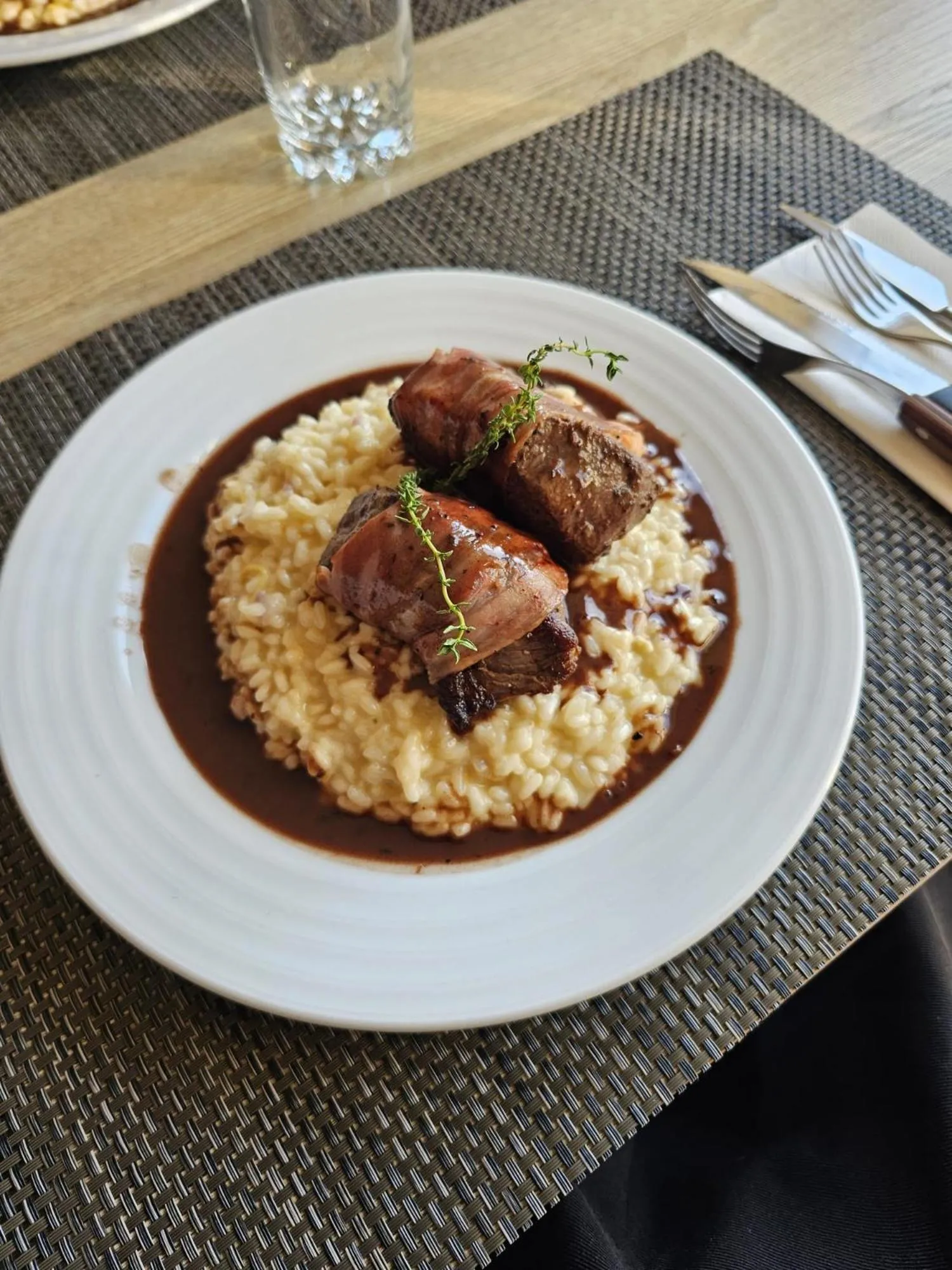 Restaurant/places to eat in Golden Mirror