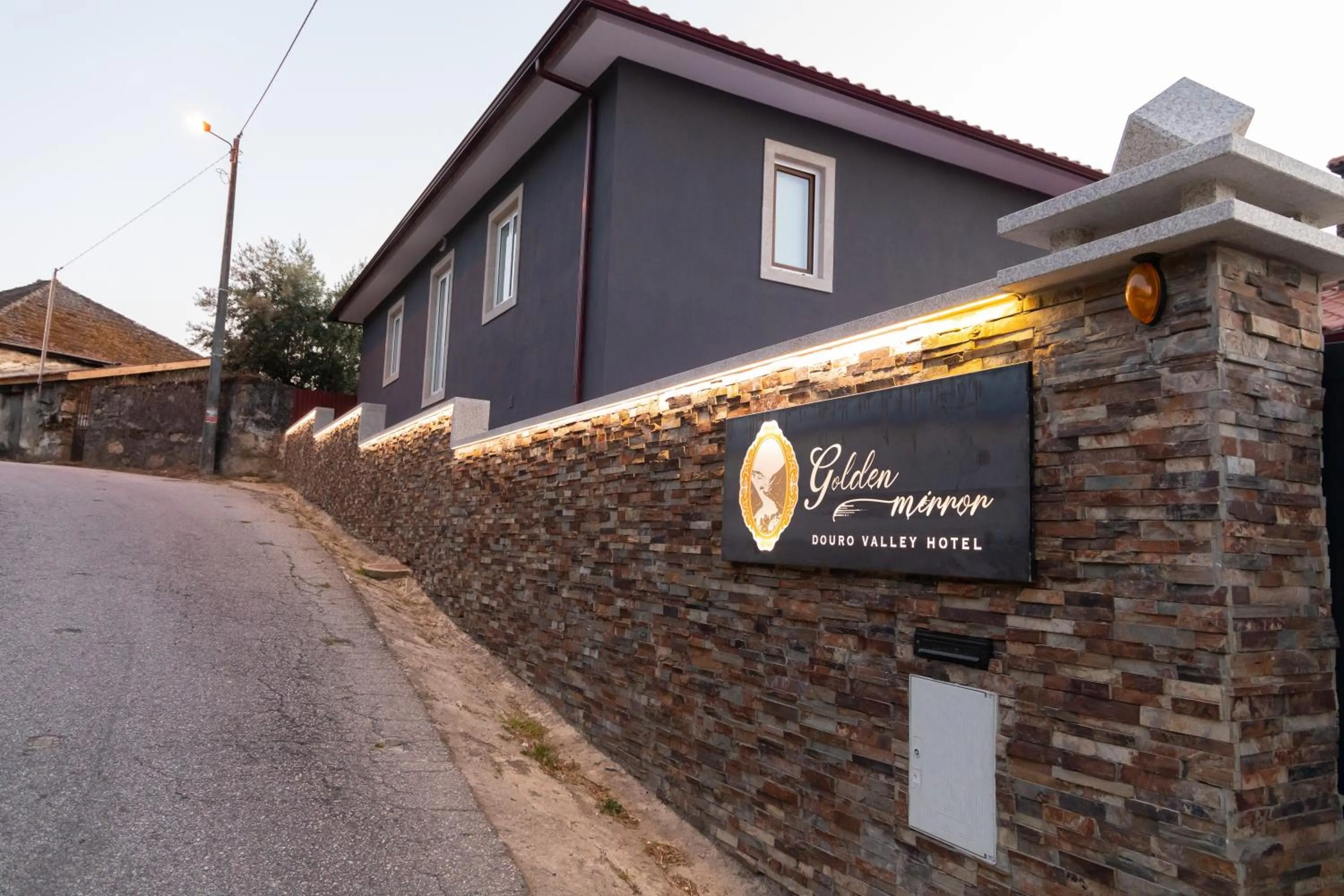 Property building in Golden Mirror