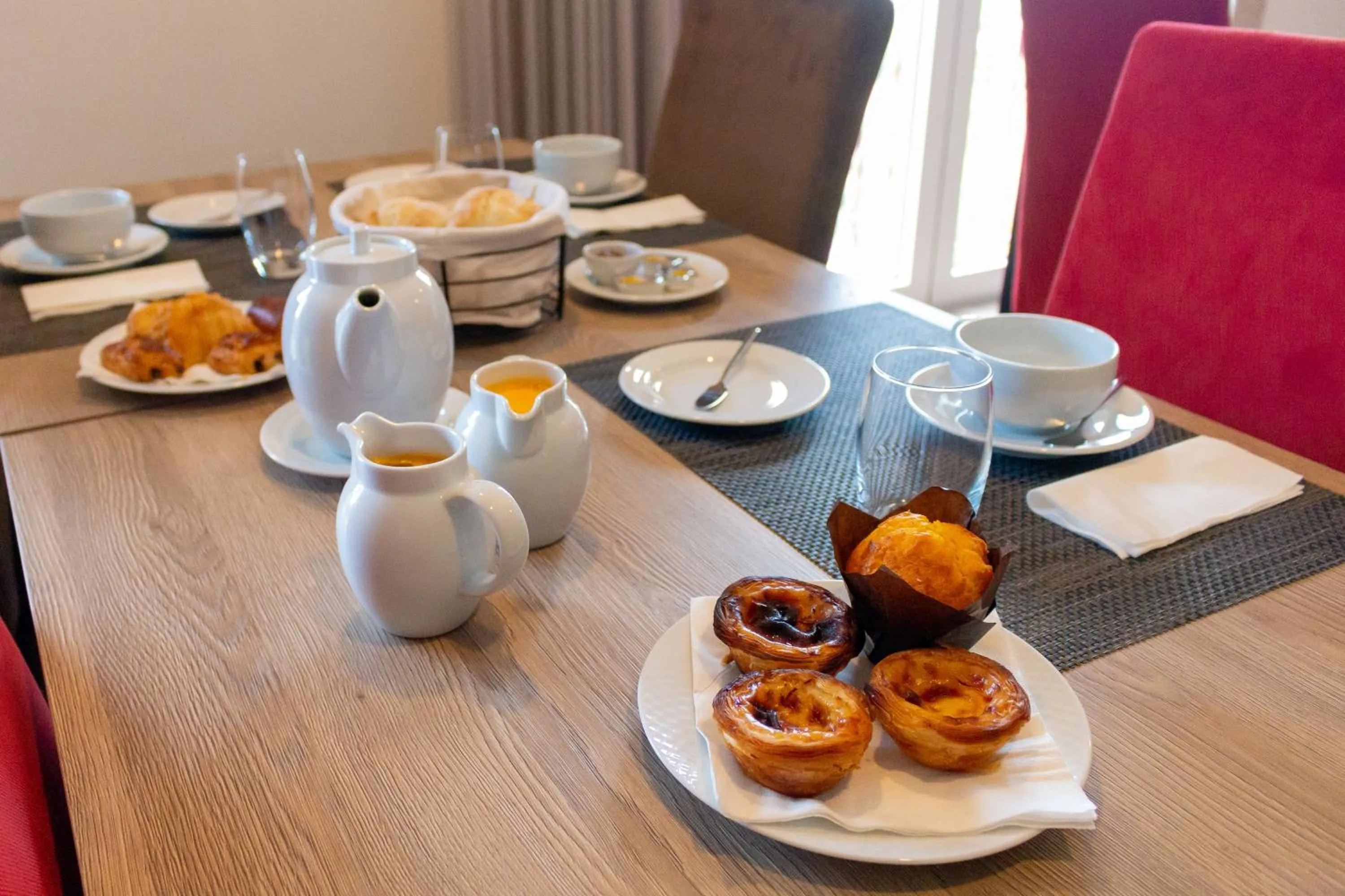 Breakfast in Golden Mirror