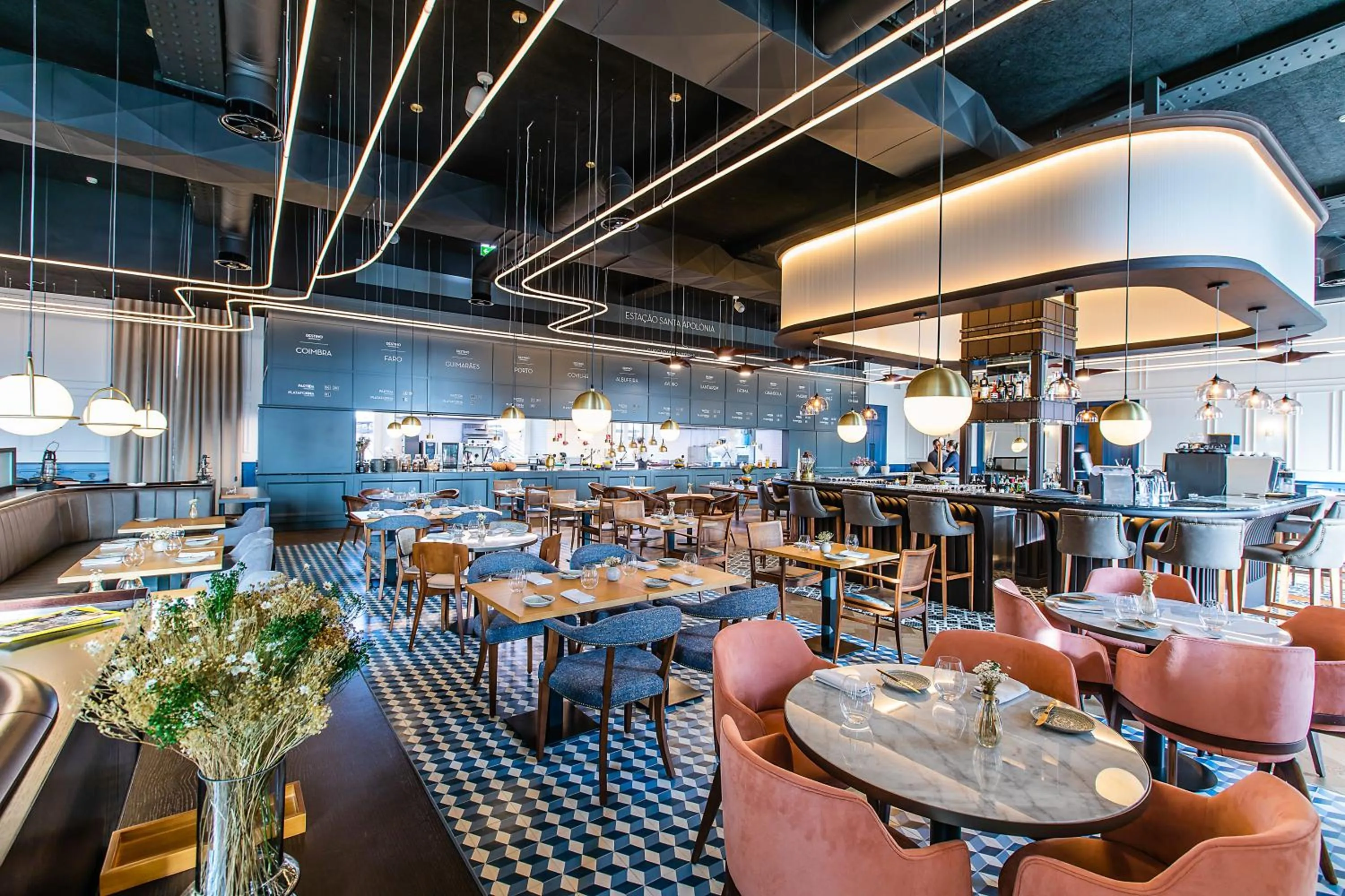 Restaurant/places to eat in The Editory Riverside Hotel, an Historic Hotel