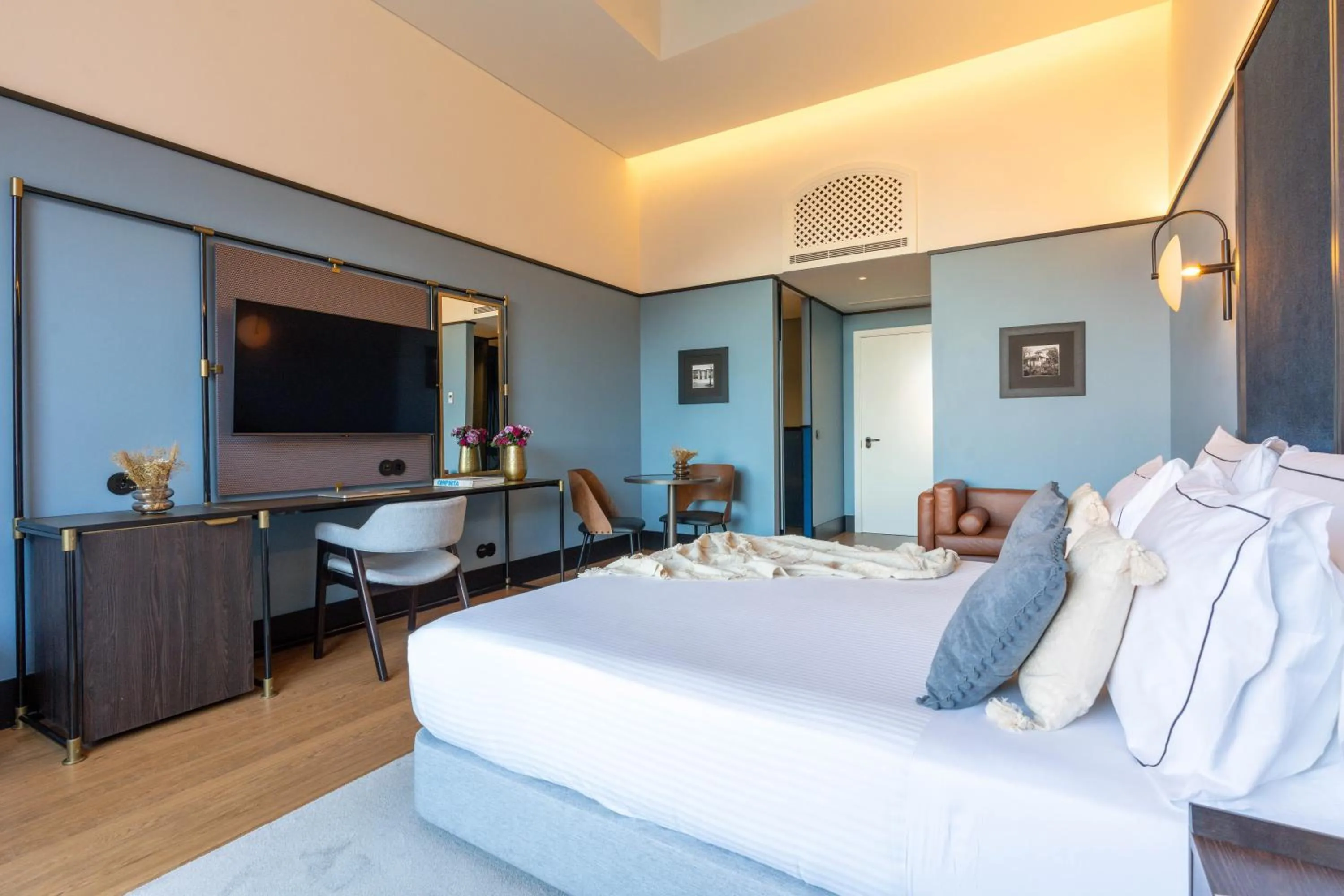 Bedroom, Bed in The Editory Riverside Hotel, an Historic Hotel