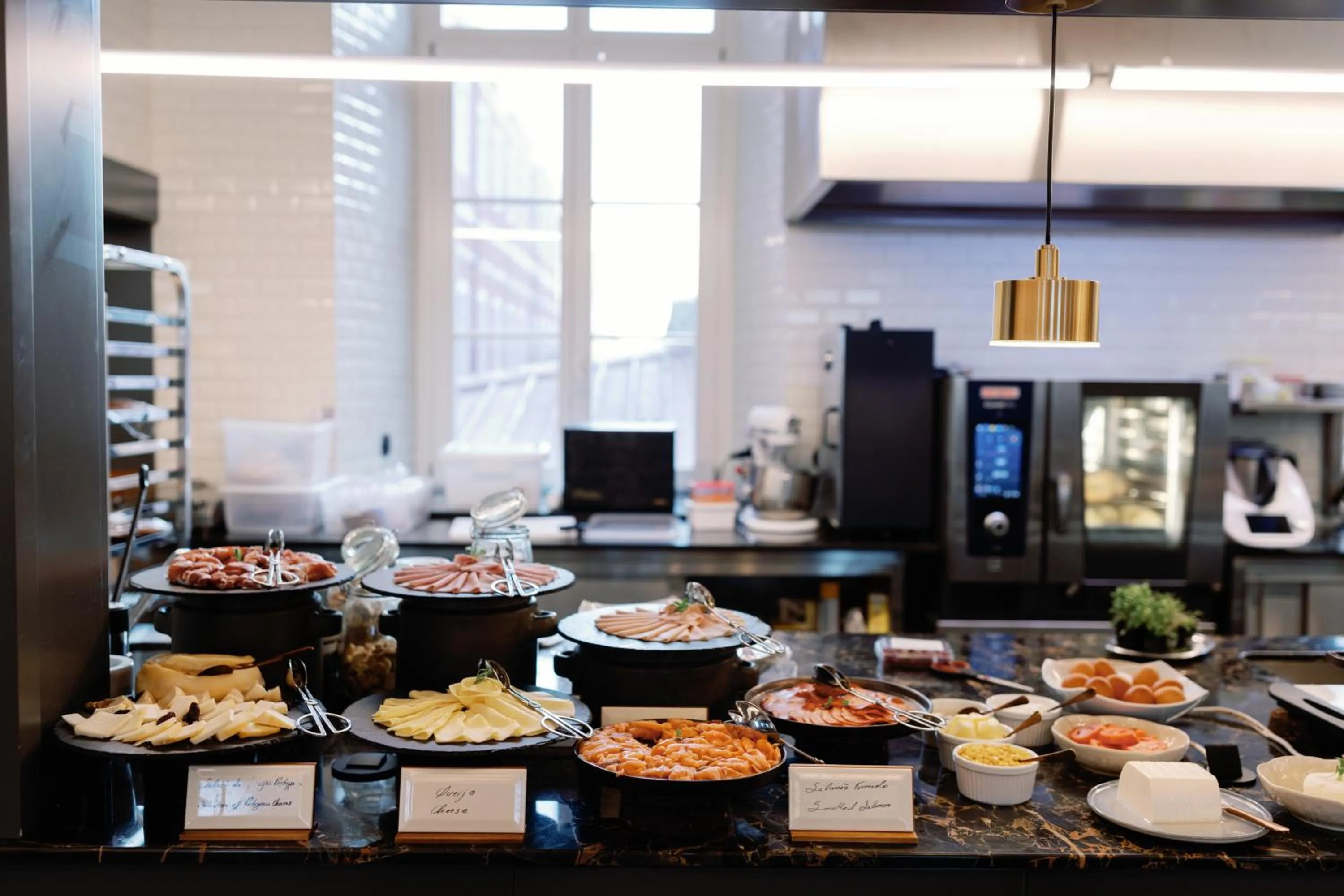 Buffet breakfast in The Editory Riverside Hotel, an Historic Hotel