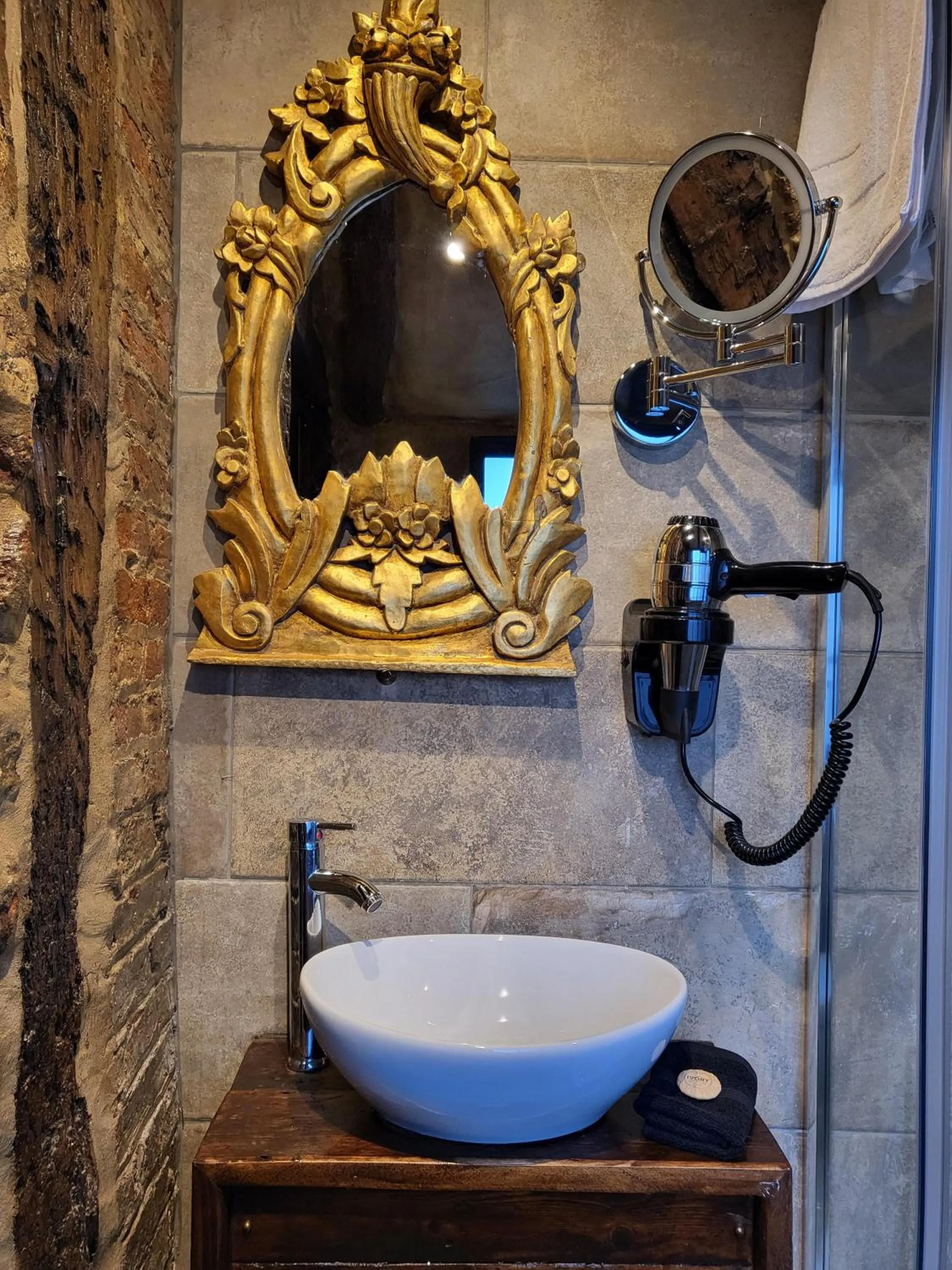Bathroom in Hocus Pocus Tiny Hotel
