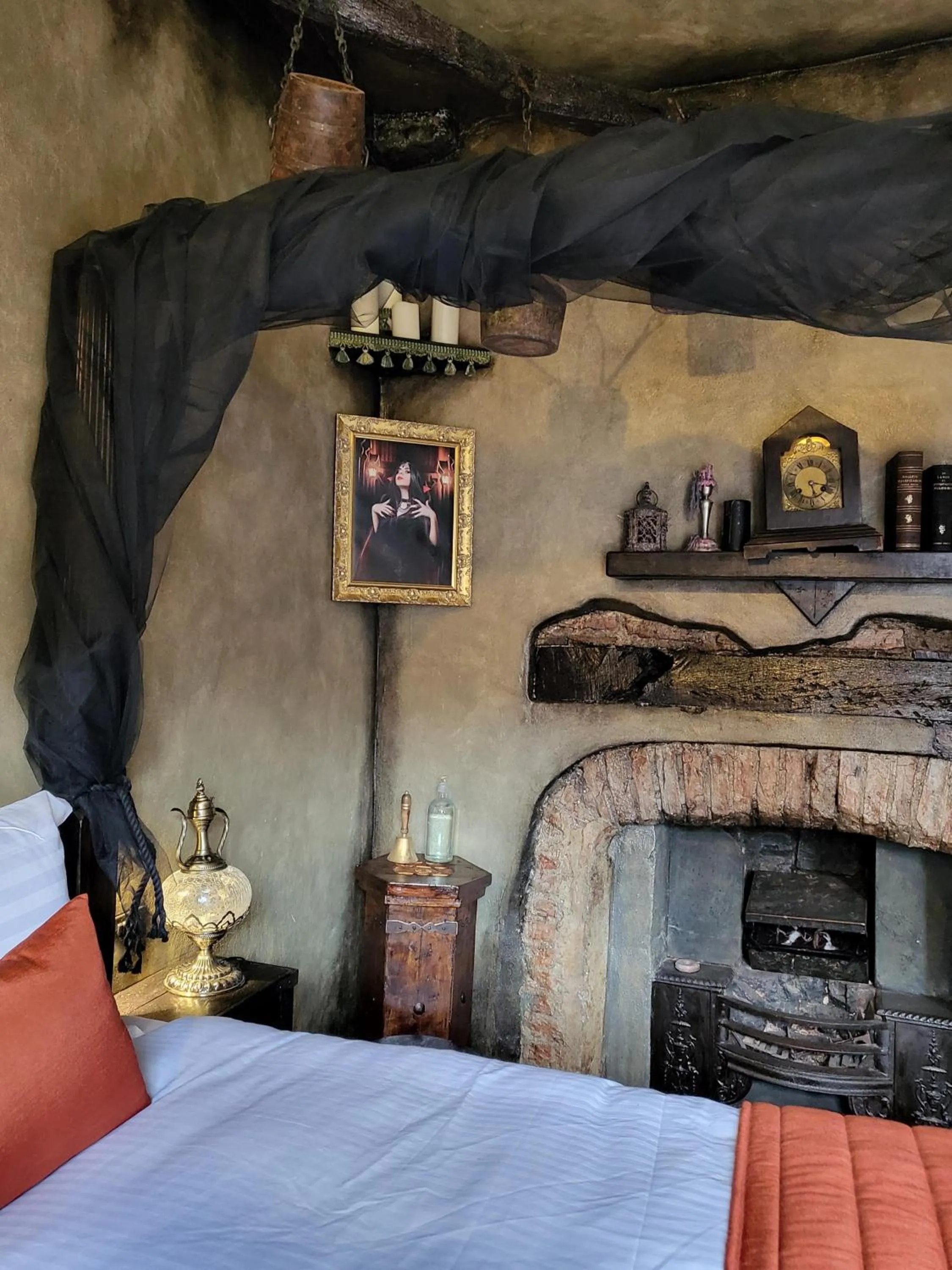 Bedroom, Bed in Hocus Pocus Tiny Hotel