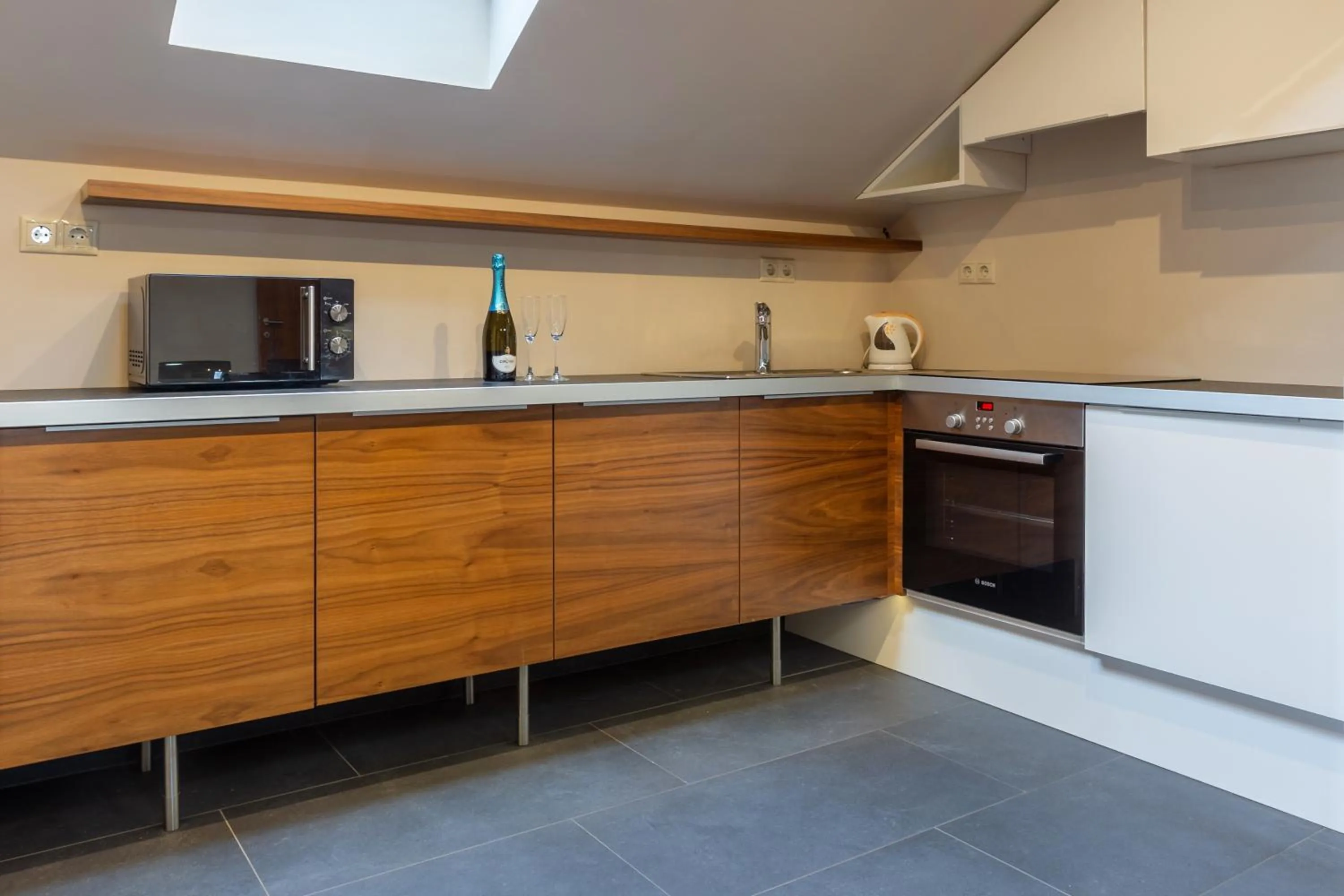 Kitchen or kitchenette in Szőnyi Garden Hotel Pest