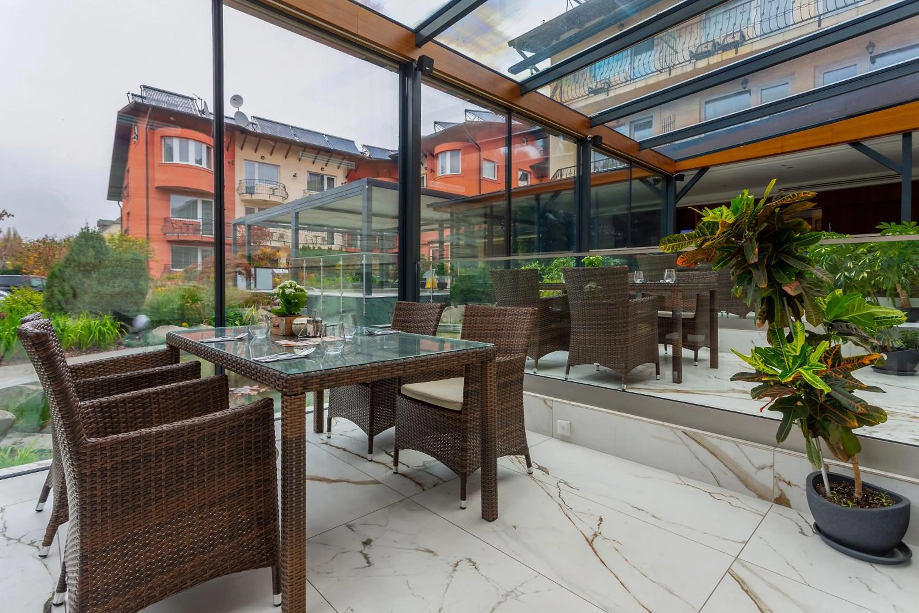 Restaurant/places to eat in Szőnyi Garden Hotel Pest