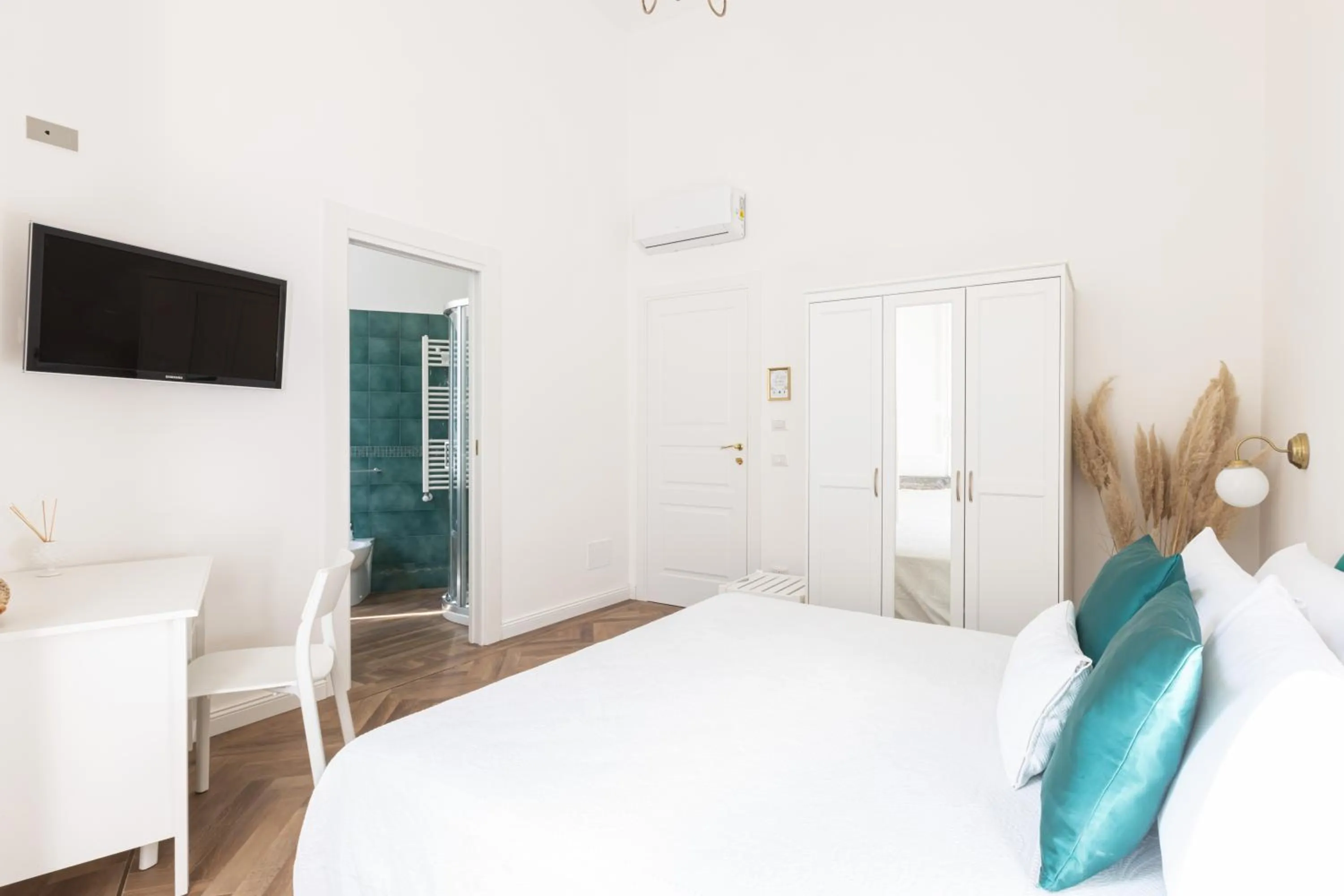 Bedroom, Bed in Lux Aurea