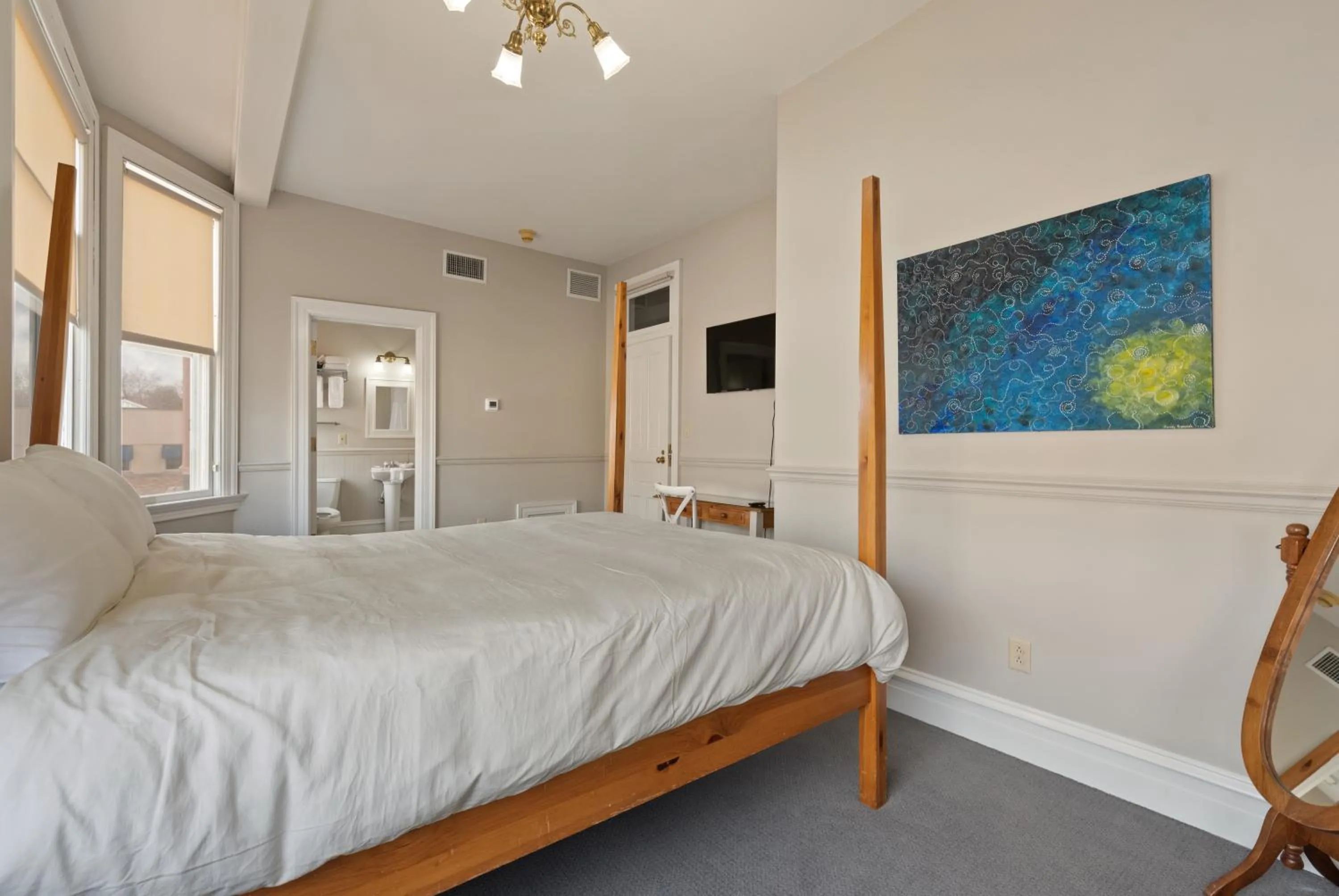 Bed in The Audubon Inn LLC