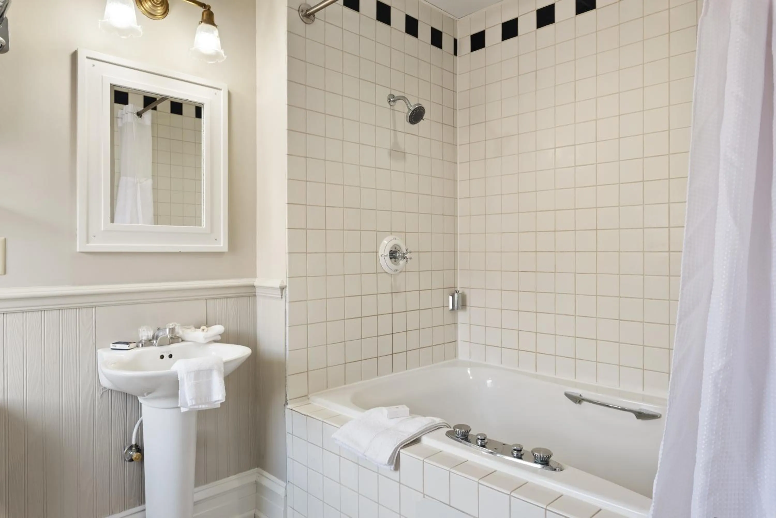 Bathroom in The Audubon Inn LLC